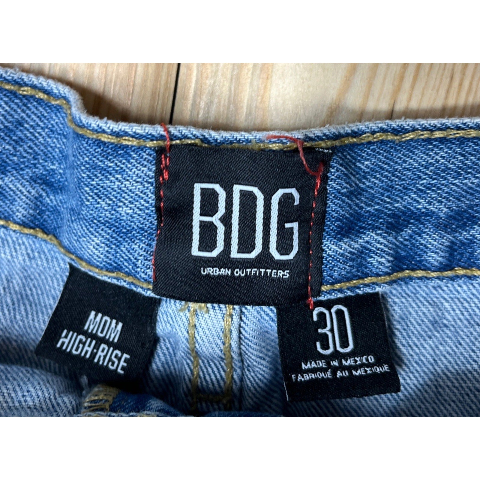 BDG Urban Outfitters Mom High Rise Cuffed Blue Denim Shorts Pockets Women’s 30