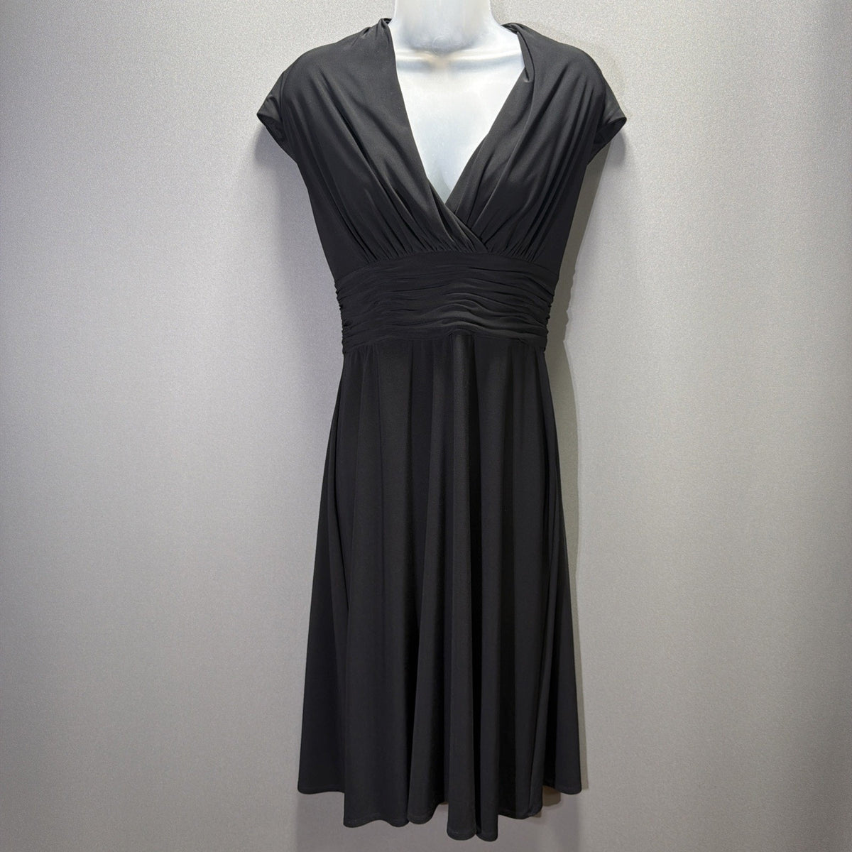 Evan Picone Beautiful V-Neck Ruched Fit & Flare Midi Dress Size 8 Stretch