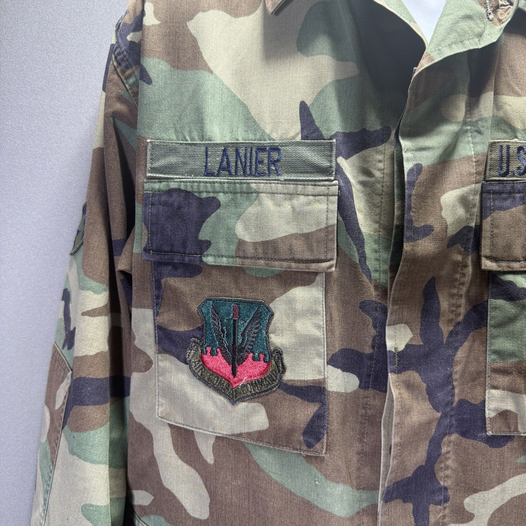 VTG 80s US Military Air Force Woodland Camo Field Jacket Patches Mens M Regular