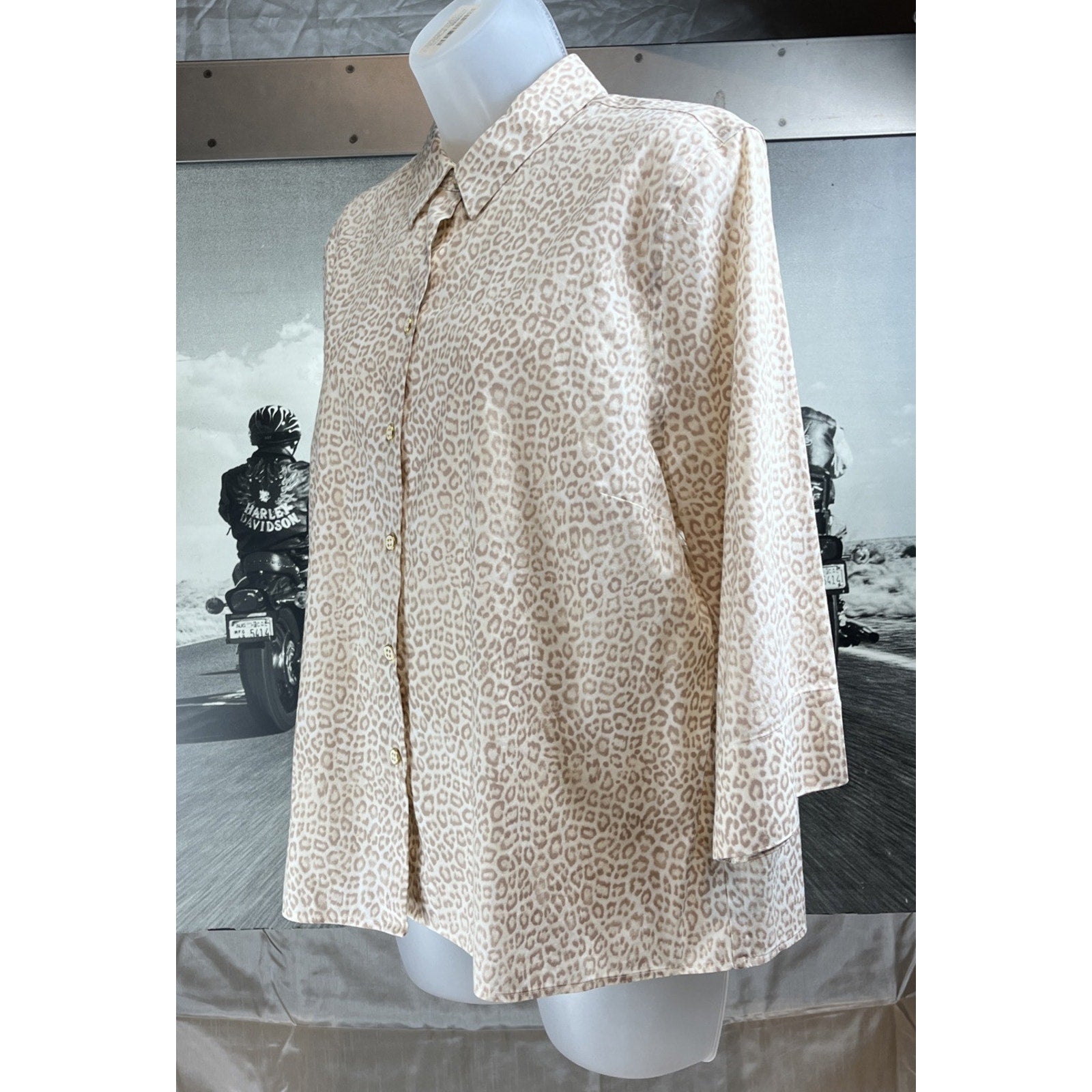 CHICOS Shirt Women's Size 3P Button Up Blouse Top Cheetah Print No Iron