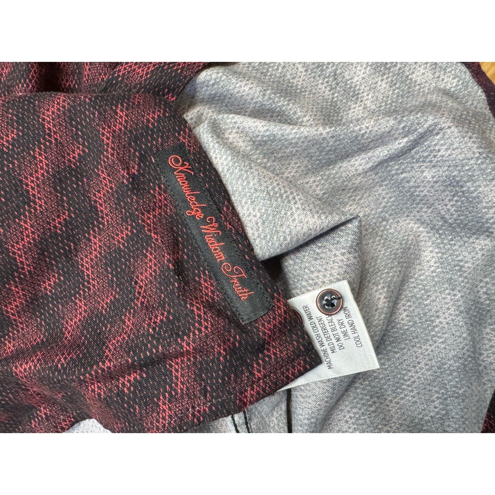 ROBERT GRAHAM Mens SHIRT L CLASSIC FIT Long Sleeves BUTTON FRONT Ruby Diamond