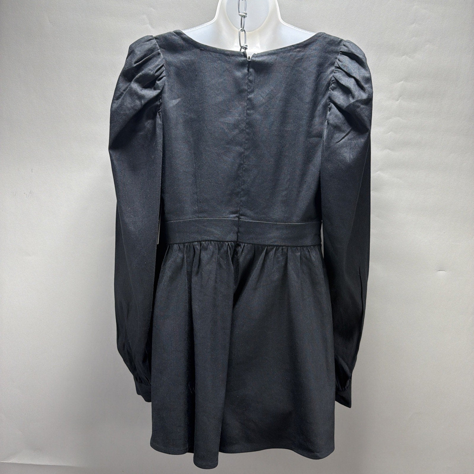 Chelsea 28 Nordstrom womens black Linen Puff shoulder Romper size M NWT Stretch