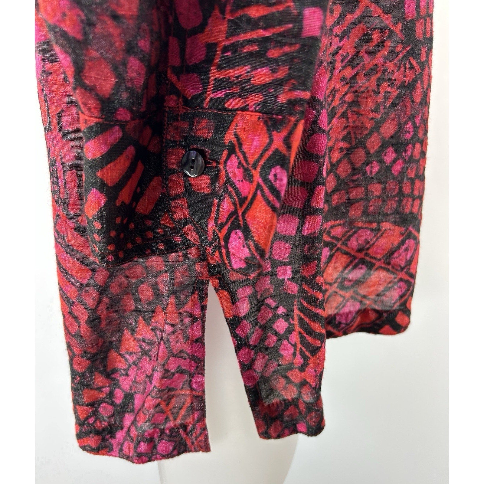 Chico's Mosaic Print Blouse Size 0 Sm. 42" Bust Rayon Blend Pocket 3/4 Sleeves.