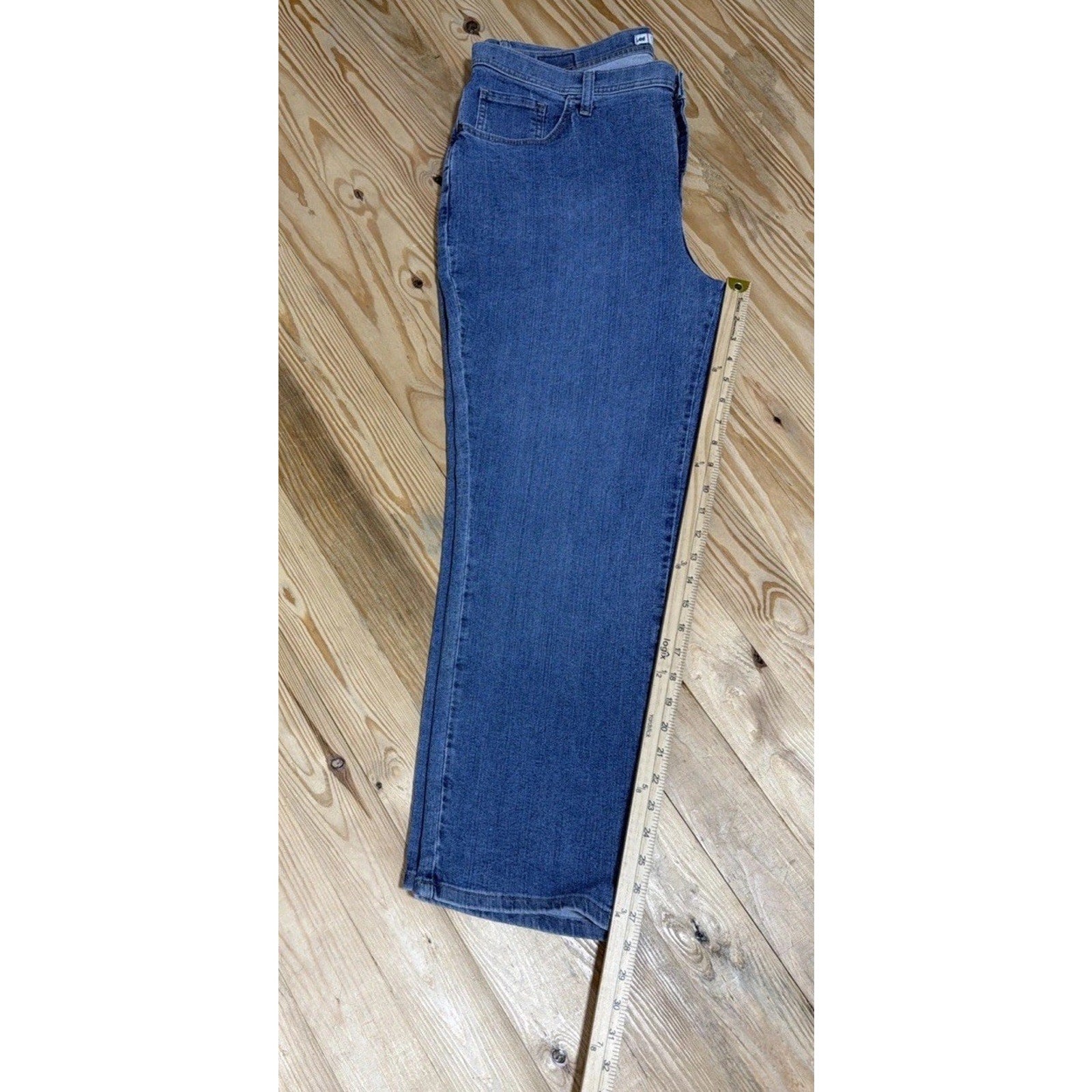 NWT LEE CLASSIC FIT STRAIGHT LEG STRETCH POLY/COTTON JEANS SZ 18W Petite