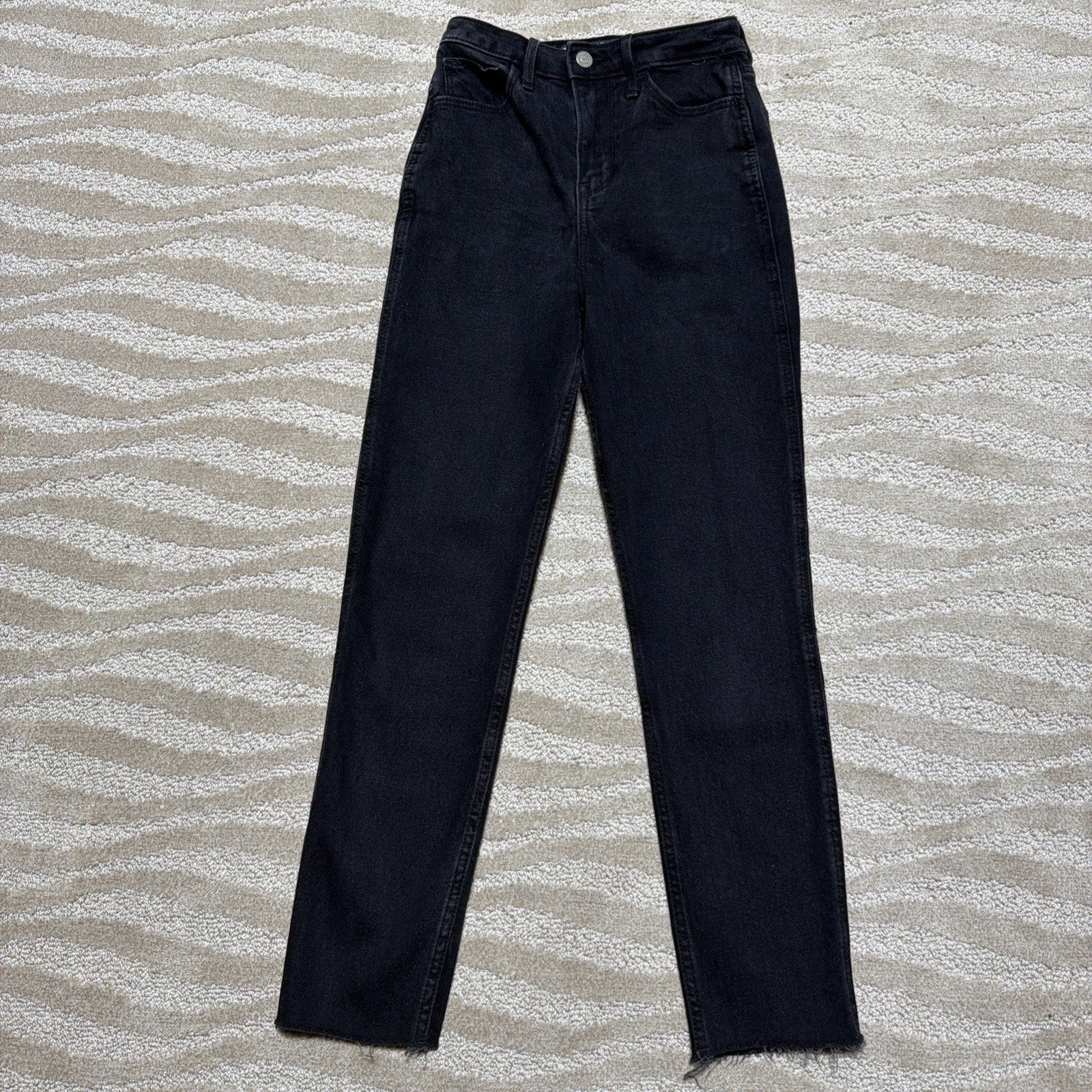 Hollister Women’s Black Denim Ultra High-Rise Mom Jean Sz 00R 23x27 Raw Hem