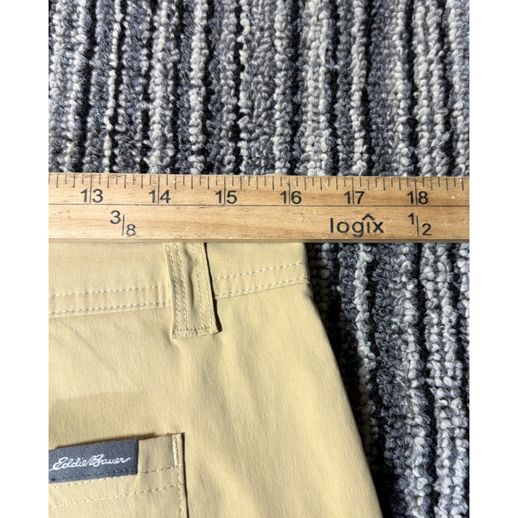 Eddie Bauer Women's Hiking Utility Cargo Pocket Shorts Khaki Stretch Sz 8 NWOT