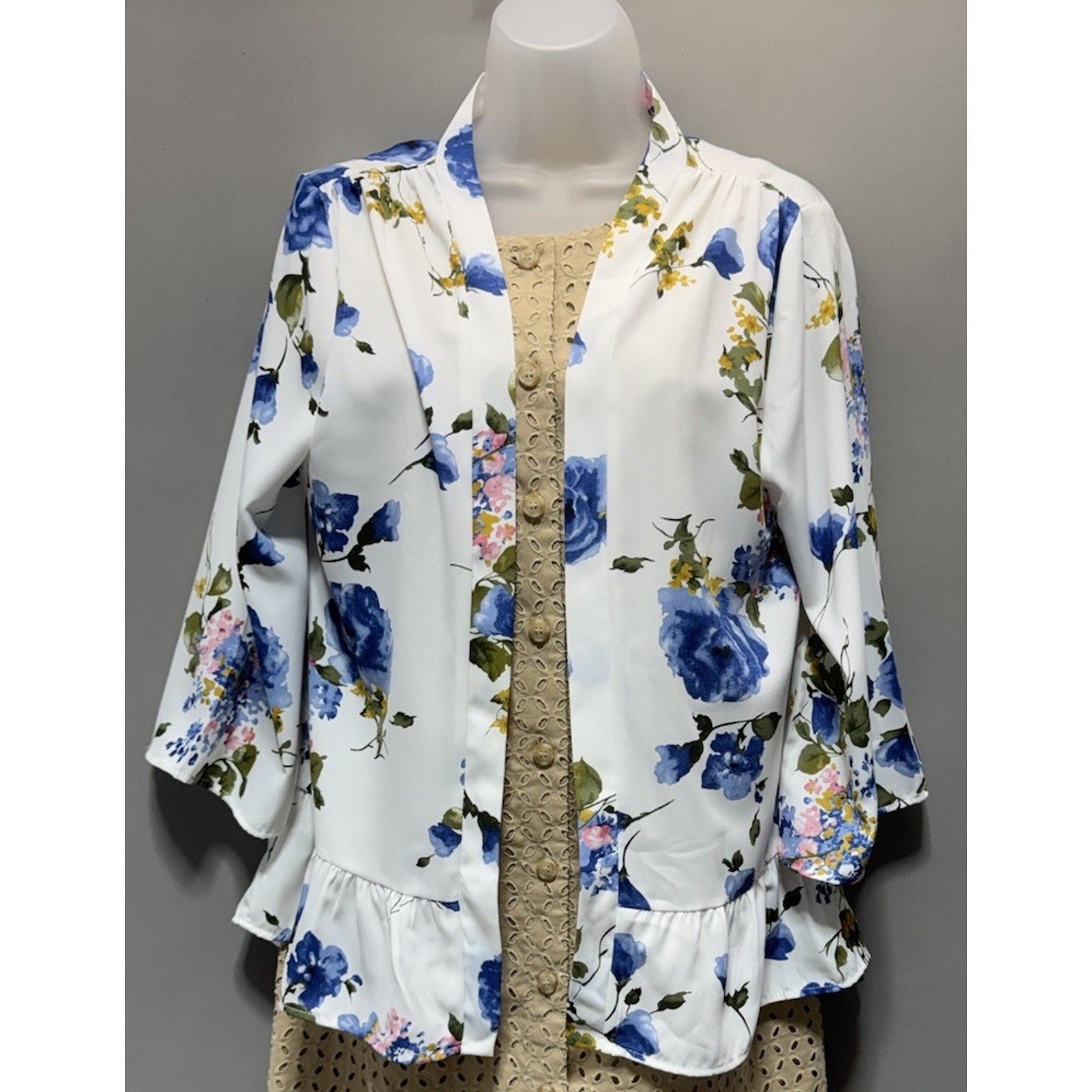 Les Amis Women’s Large Floral Kimono Cardigan White Blue Roses Peplum Ruffle USA
