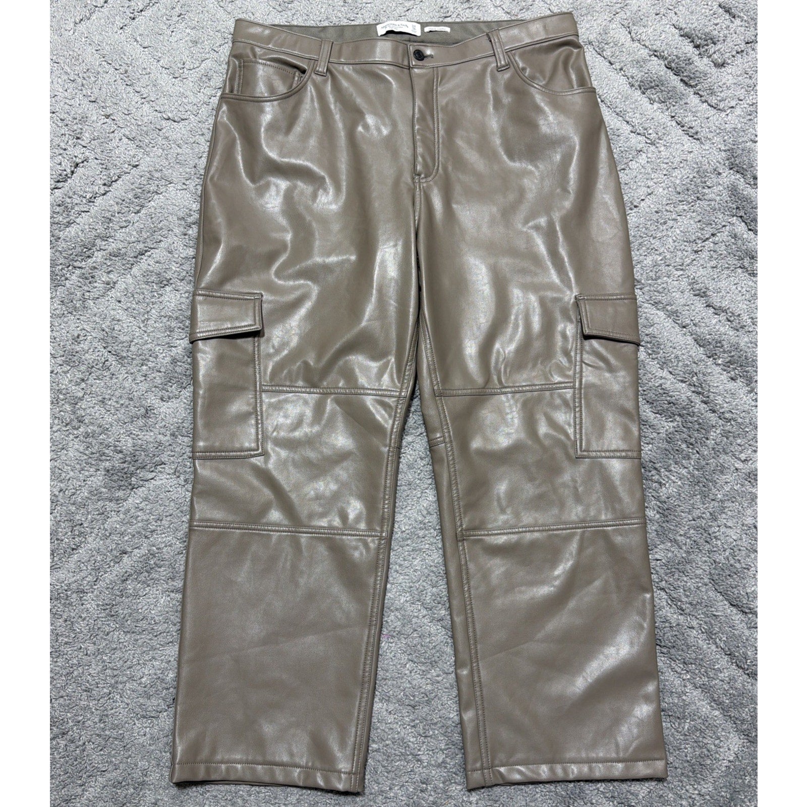 Abercrombie & Fitch Vegan Leather The 90’s Relaxed Cargo HighRise Jean Womens 18