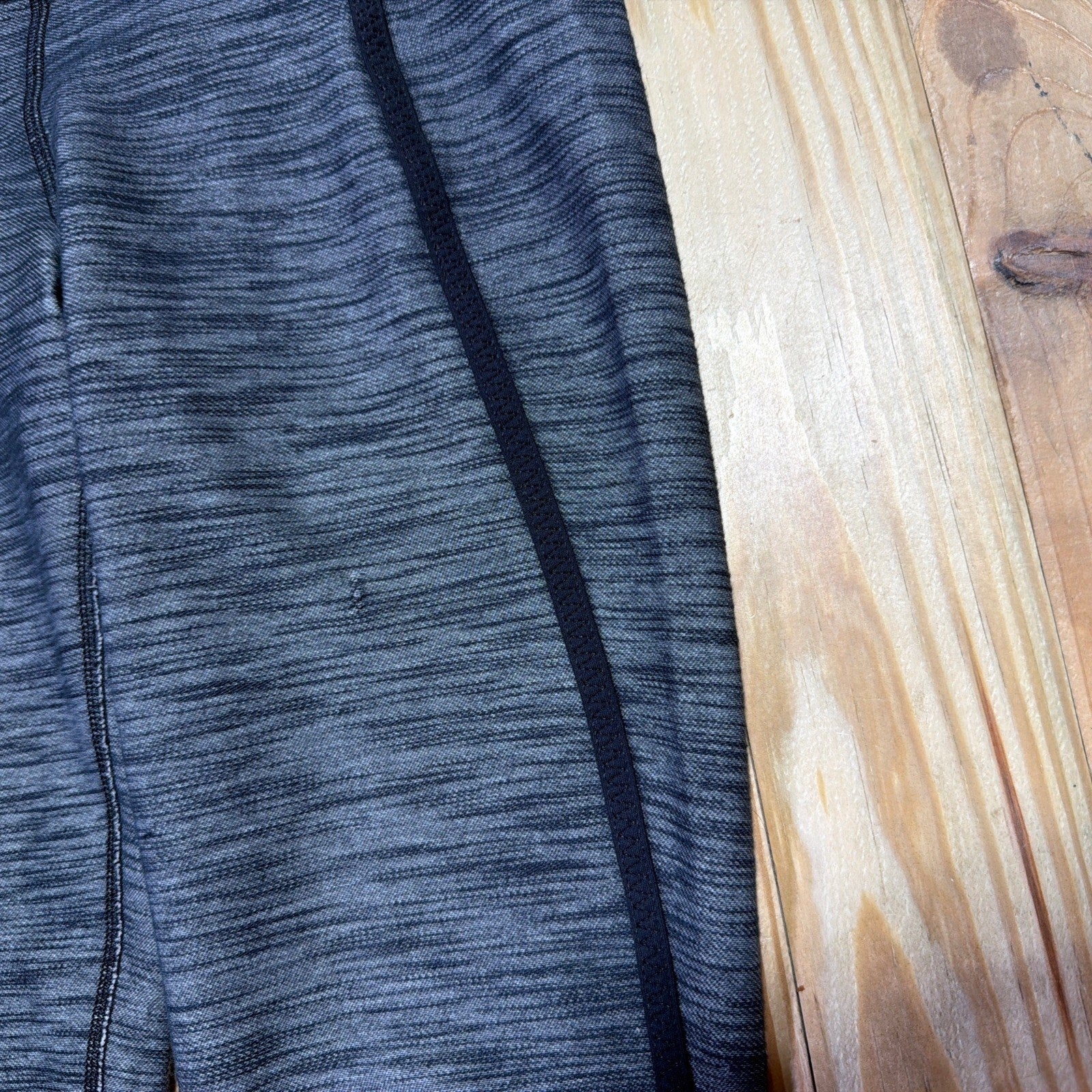 Lululemon Forme Pant Black and Gray Mid-Rise size 2 Atheltic Yoga Running