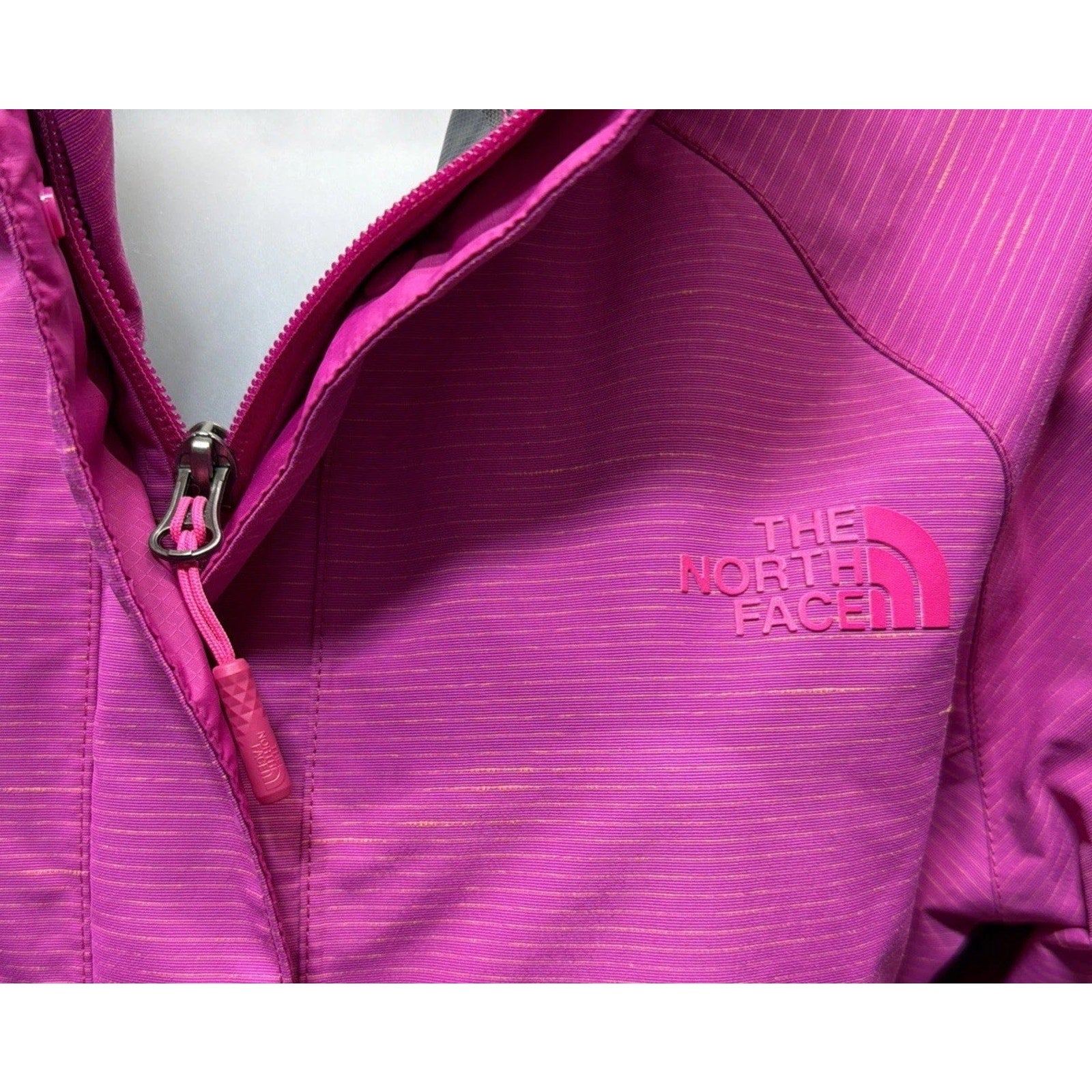 The North Face Women's Hyvent 2.5L Windbreaker Rain Jacket Medium