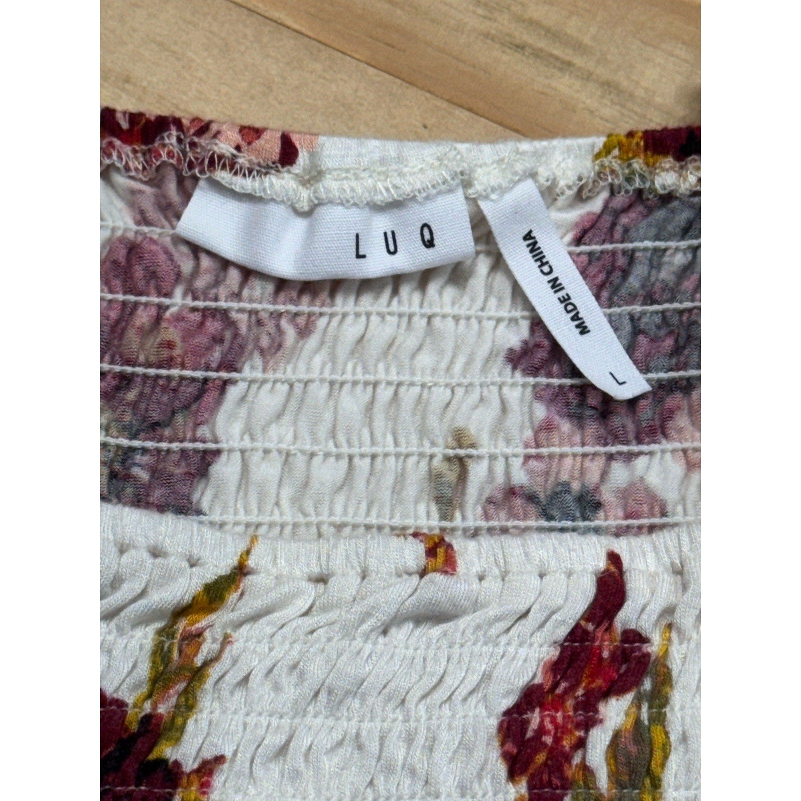 LUQ Women’s Size Large Floral Blouse, Lace Edge, Rusching Ivory Red