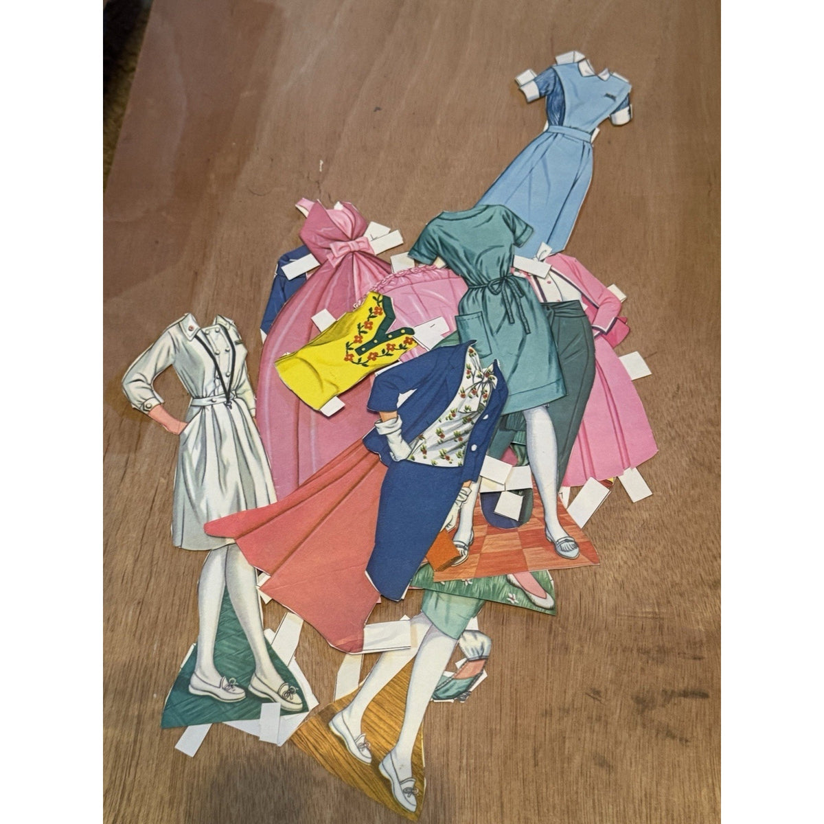 The Nurses Cut Outs Whitman Publishing (1975) 2 Paper Dolls w/ Clothing