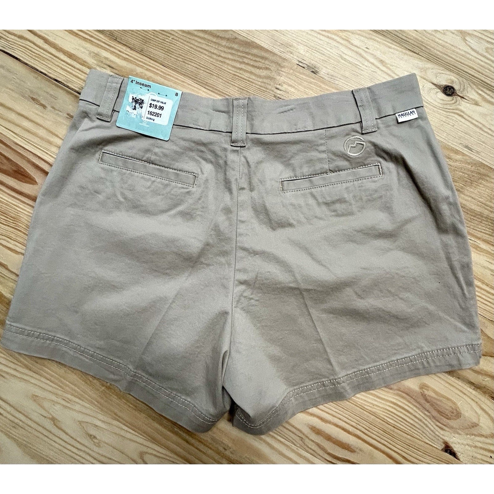 Womens Magellan Outdoors Happy Camper Shorts Size 8. New With Tags.
