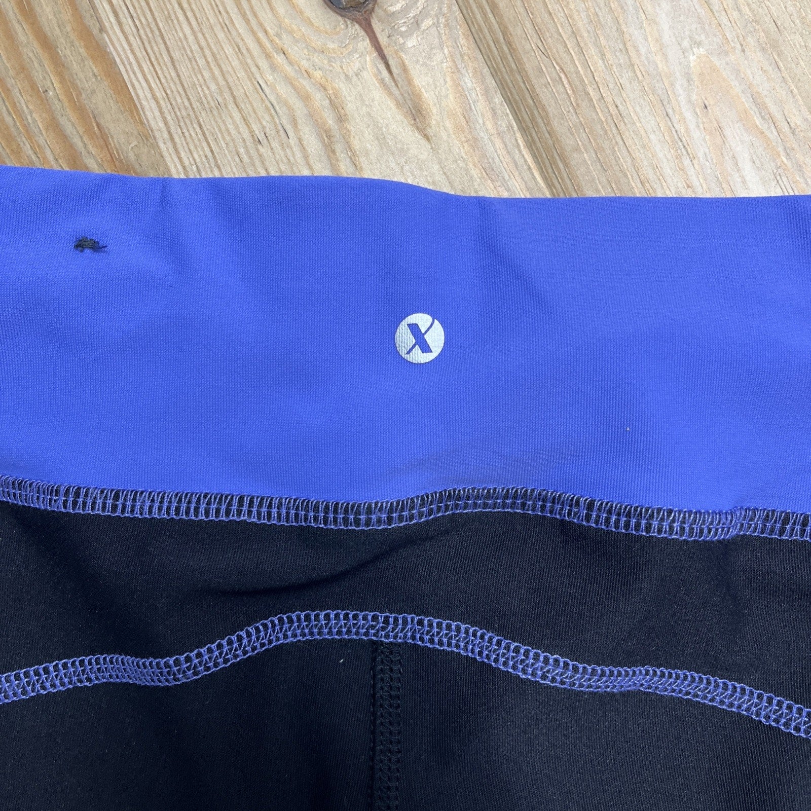 XERSION Athletic Capri Pants Black Purple Workout Stretch Fitted Leggings Sz M