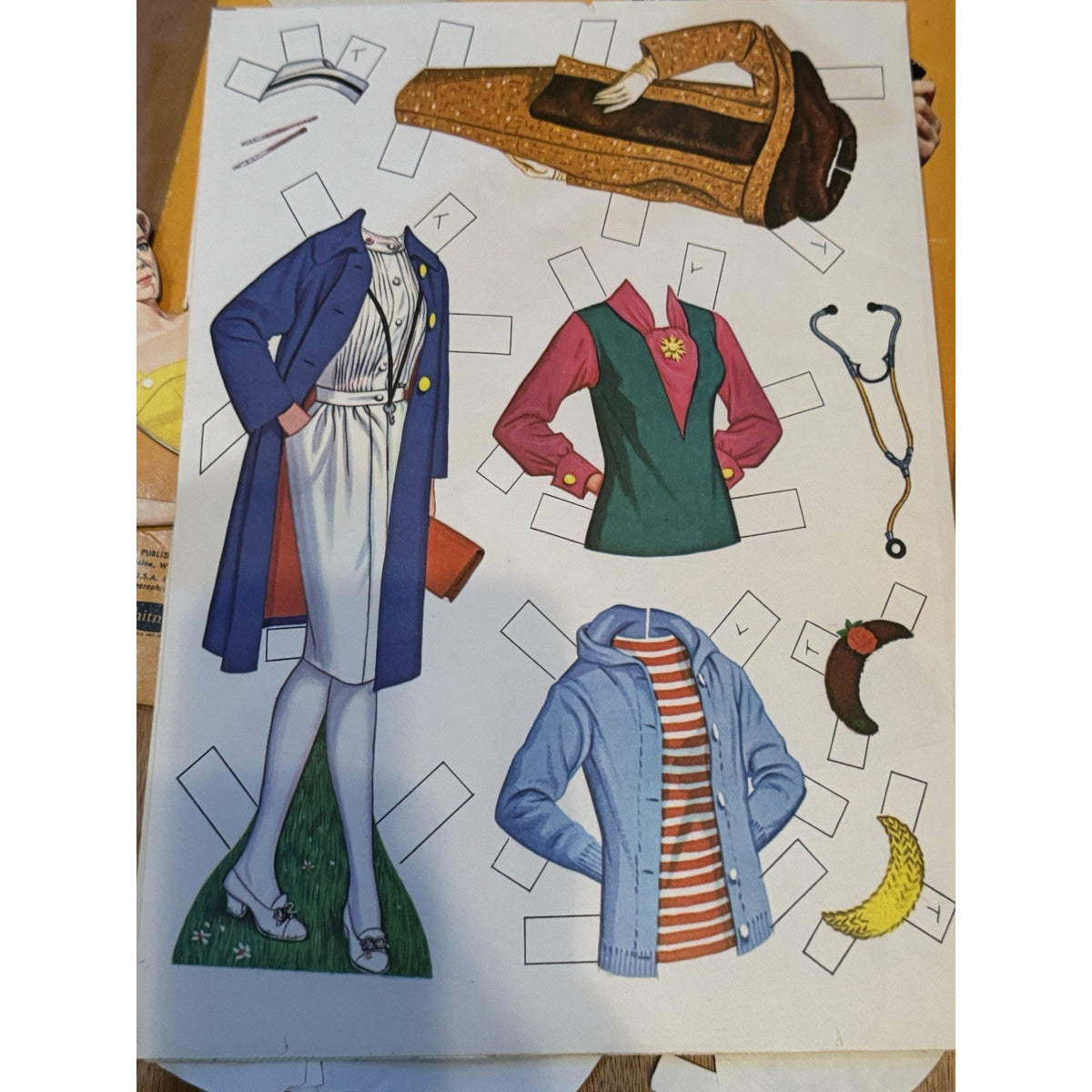 The Nurses Cut Outs Whitman Publishing (1975) 2 Paper Dolls w/ Clothing