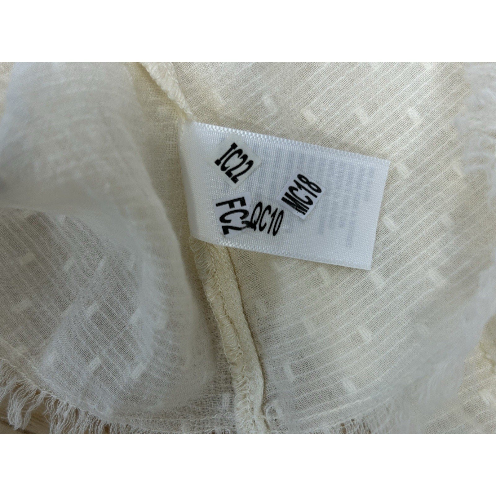 True Craft Women Atlas Ivory Pleated V Neck Crochet Gauze Top Size Large.