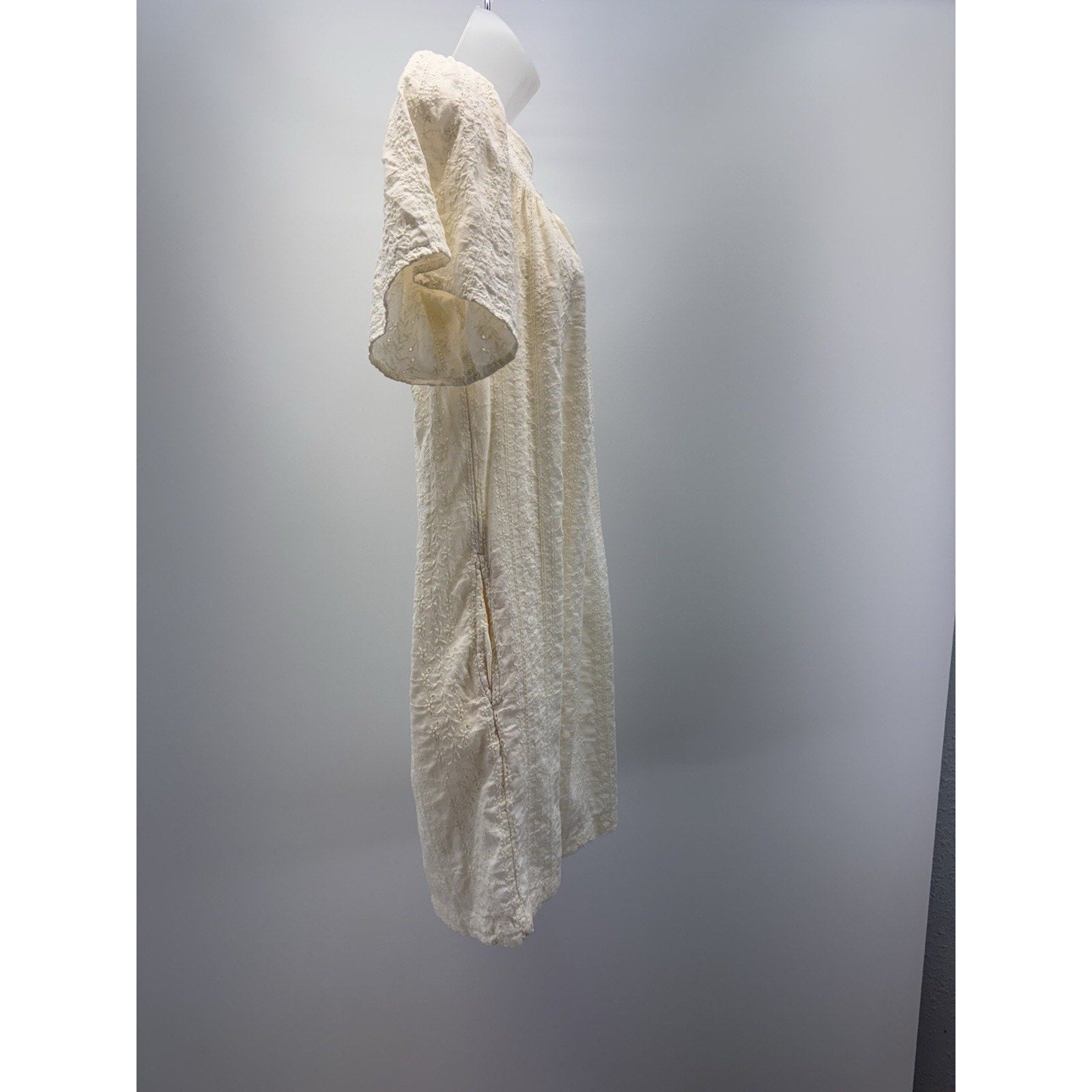 Old Navy Cream Eyelet Smocked Shift Dress Short Sleeve Women’s Size Small