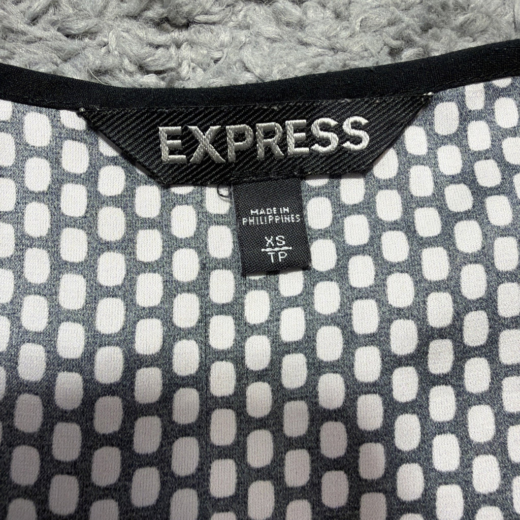Express Top blouse shirt Black White Geometric Design Short Sleeve Zip Front XS