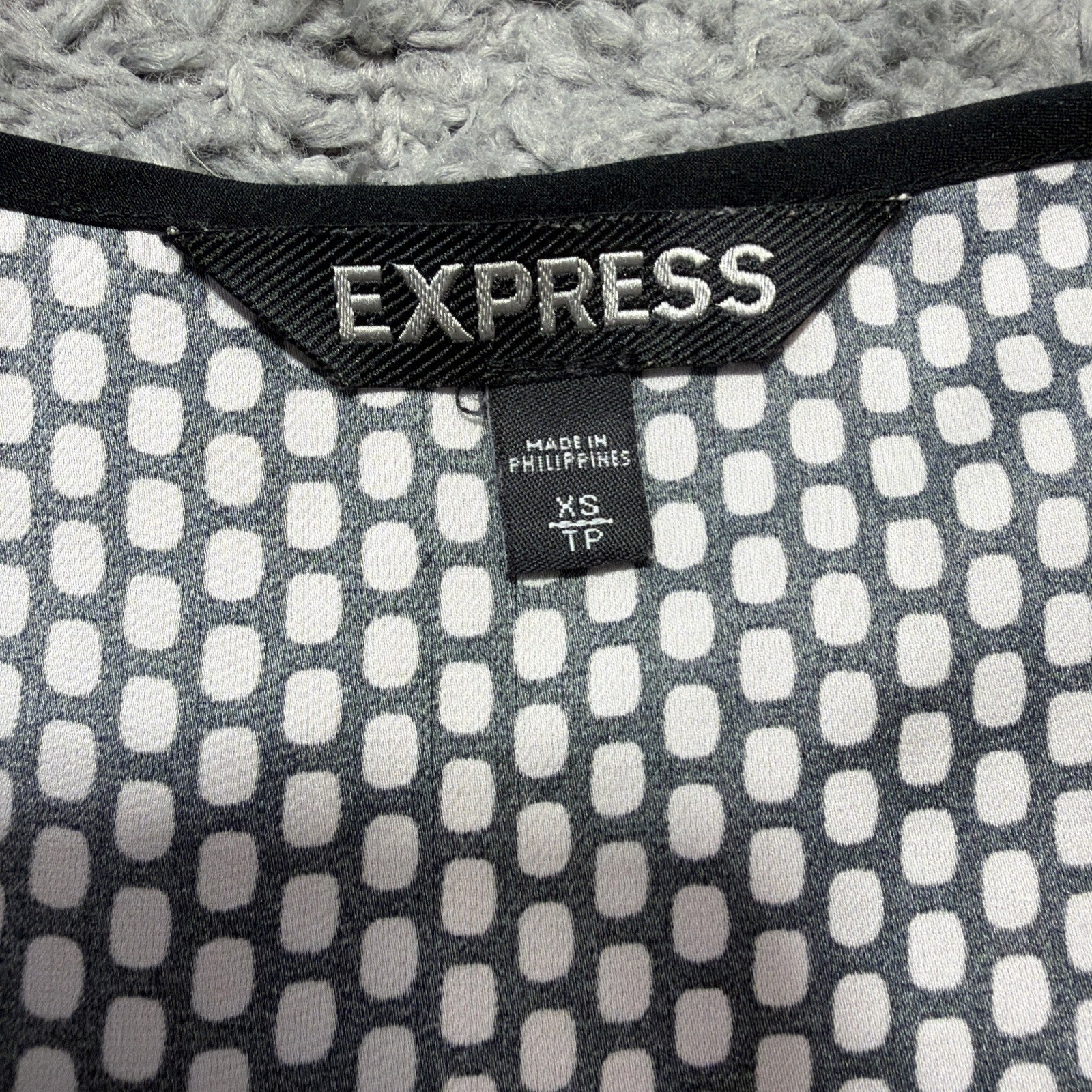 Express Top blouse shirt Black White Geometric Design Short Sleeve Zip Front XS
