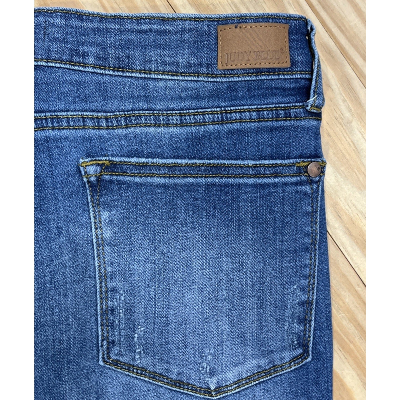 Judy Blue Jeans Womens Size 32 Relaxed Fit Medium Wash Stretch