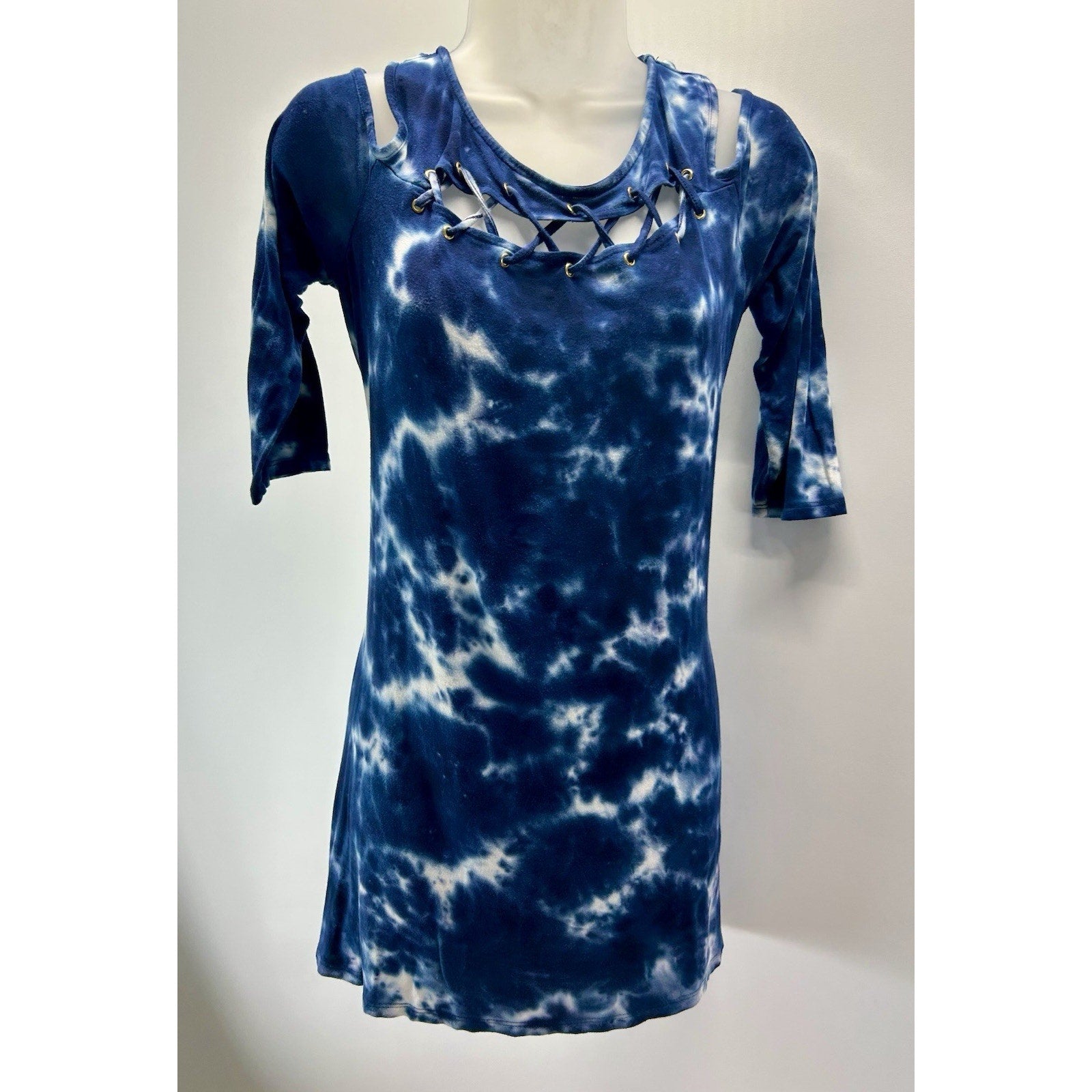 Belldini Women's SZ Large Blue Tie Dye Laced Eyelets Dress Beachy Vacation.