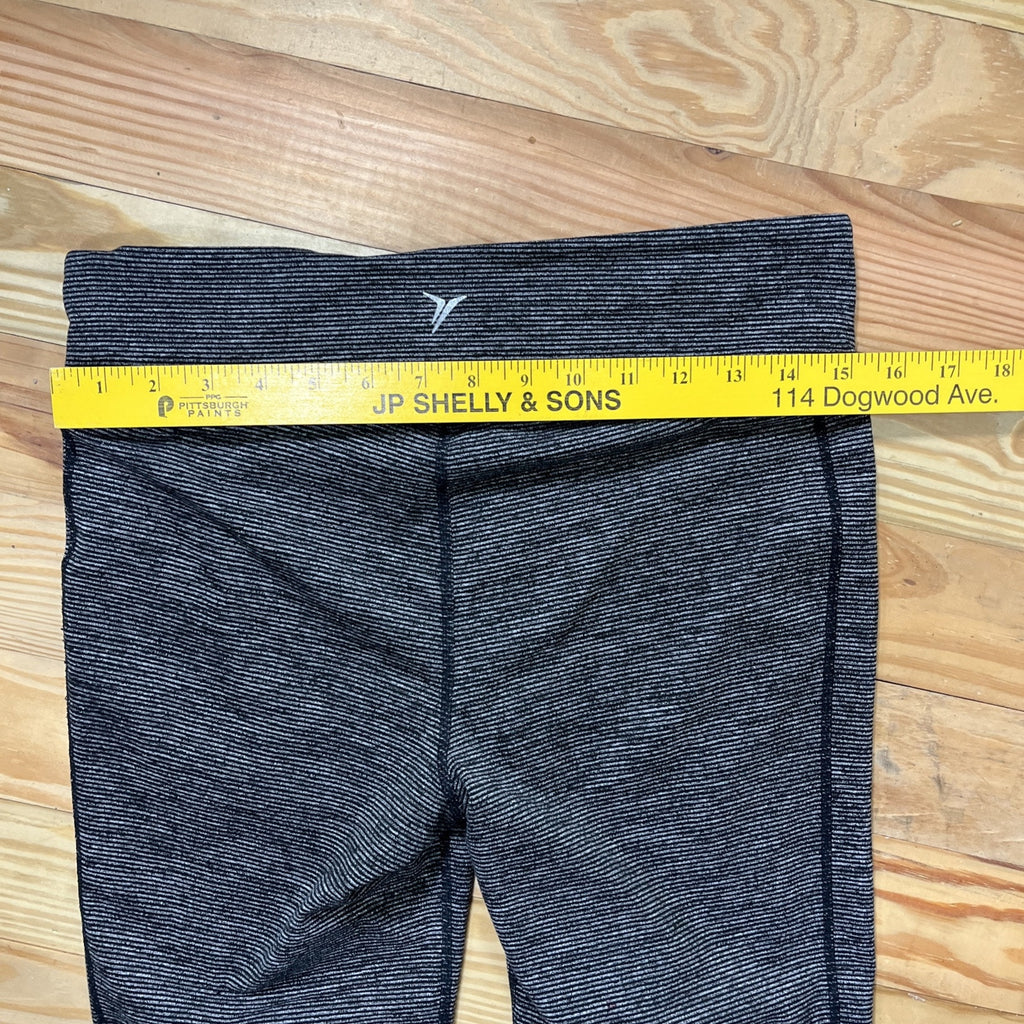 Old Navy Active XL Women's Legging Crop Pant. Gray / Black Space Dye Stripe.