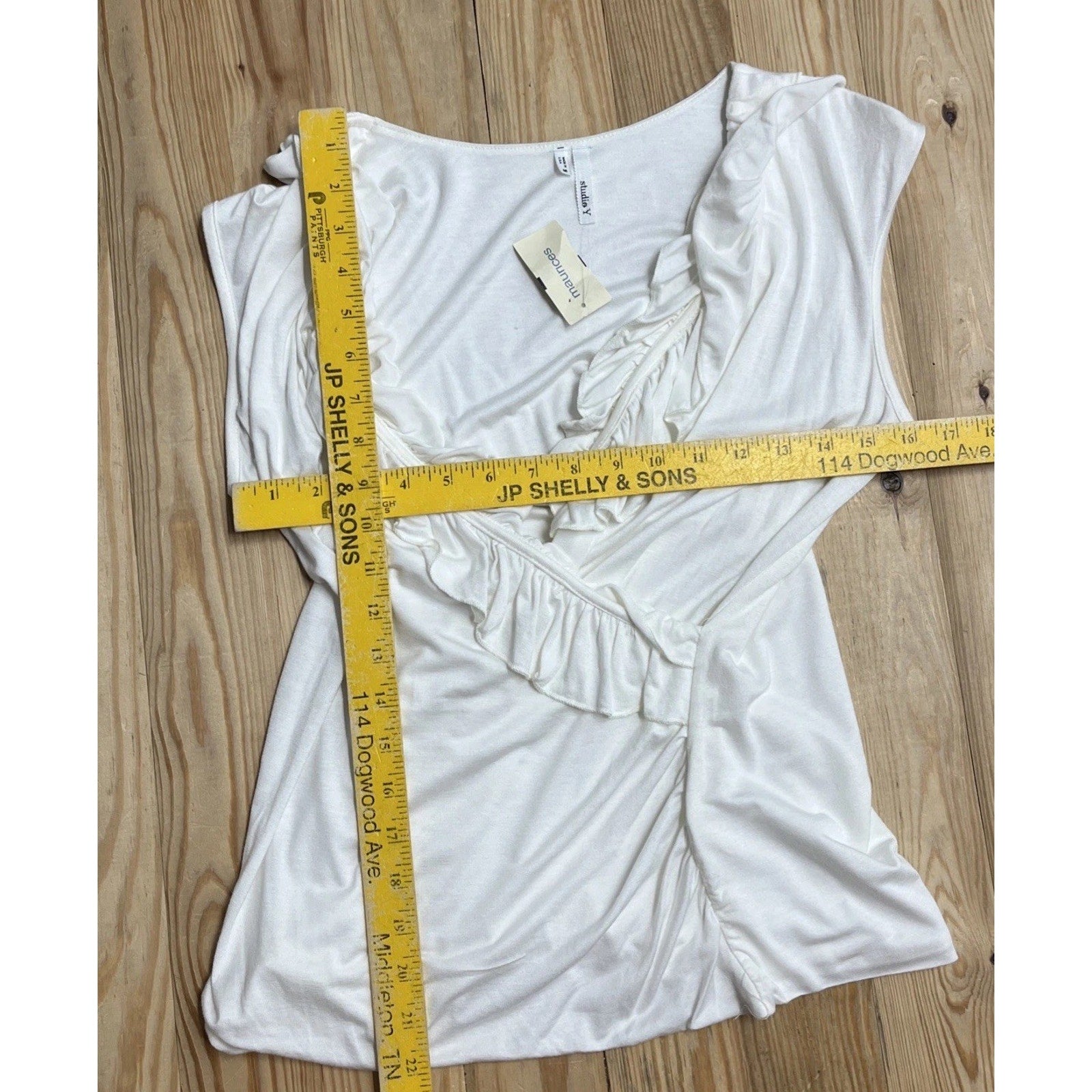 [Studio Y] Women's Ruffled Sleeveless White Blouse Size Medium Made In USA