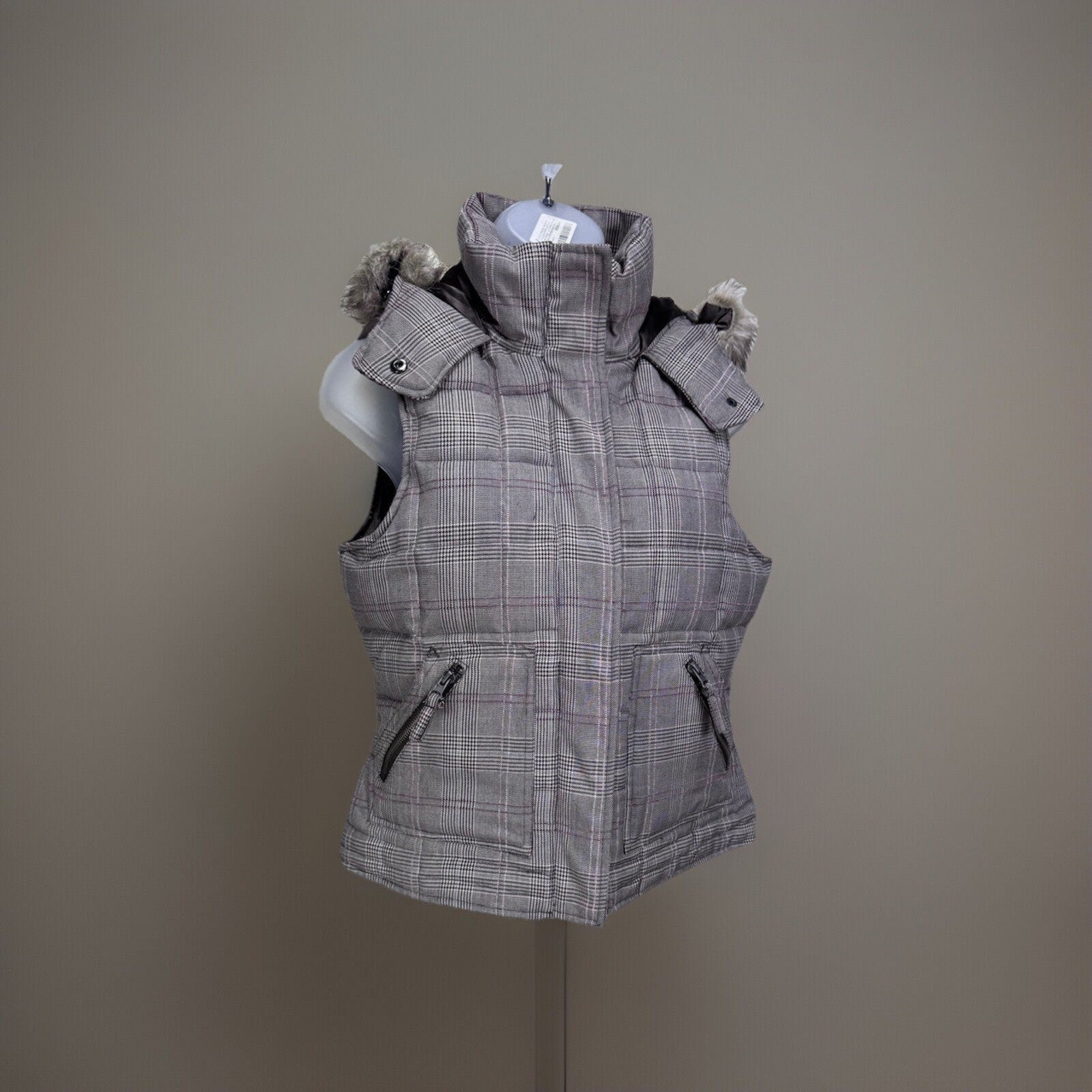 Aeropostale Plaid Down Puffer Vest Jacket Faux Fur Trim Hood Size Women’s Medium