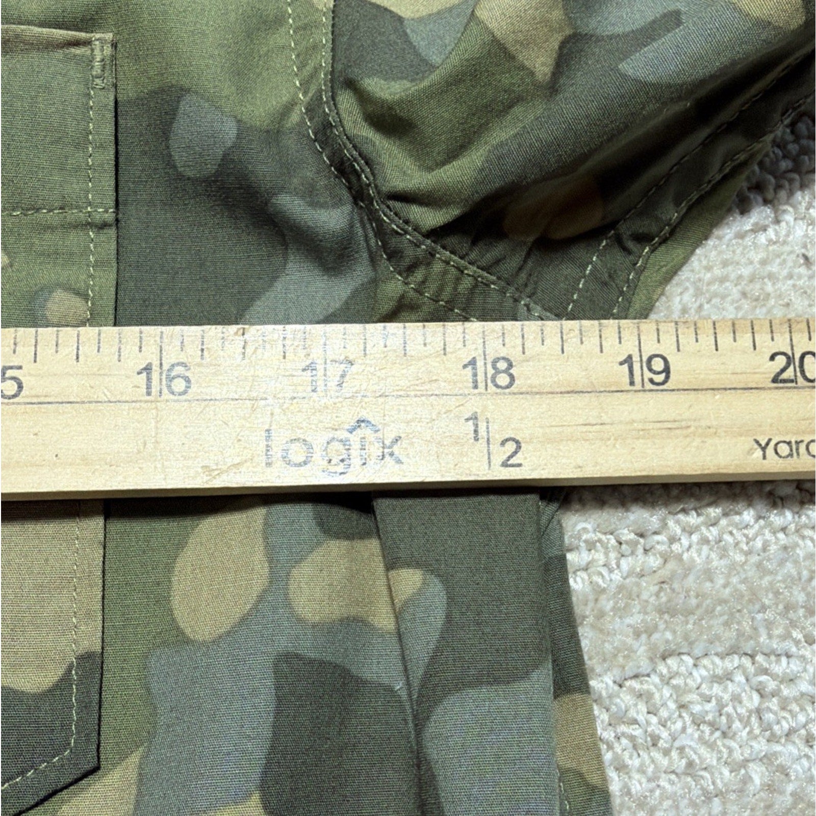 THE NORTH FACE BAY TRAIL WOODLAND CAMO SHORT SLEEVE BUTTON SHIRT Men Size S NWT