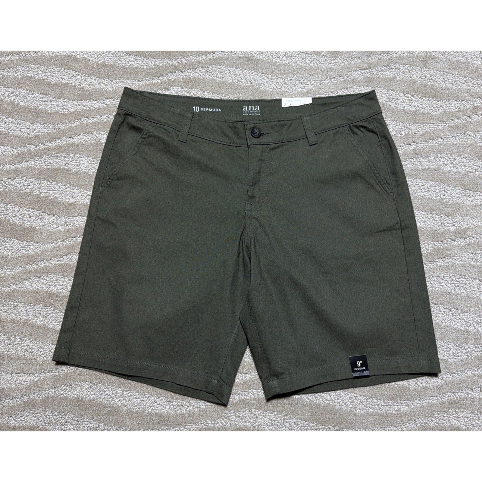 a.n.a. A New Approach Women's 10 Army Green Cotton Stretch Bermuda Shorts New