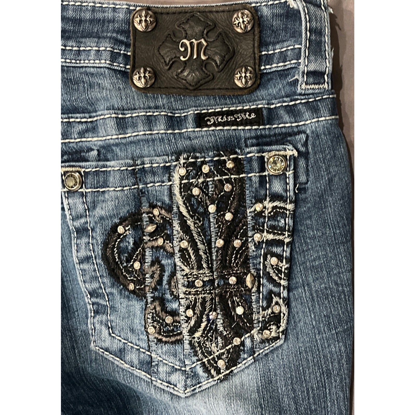 Miss Me Embroidered Rhinestone Fleur de Lis 5 Pocket Skinny Jeans Size 27 29x31