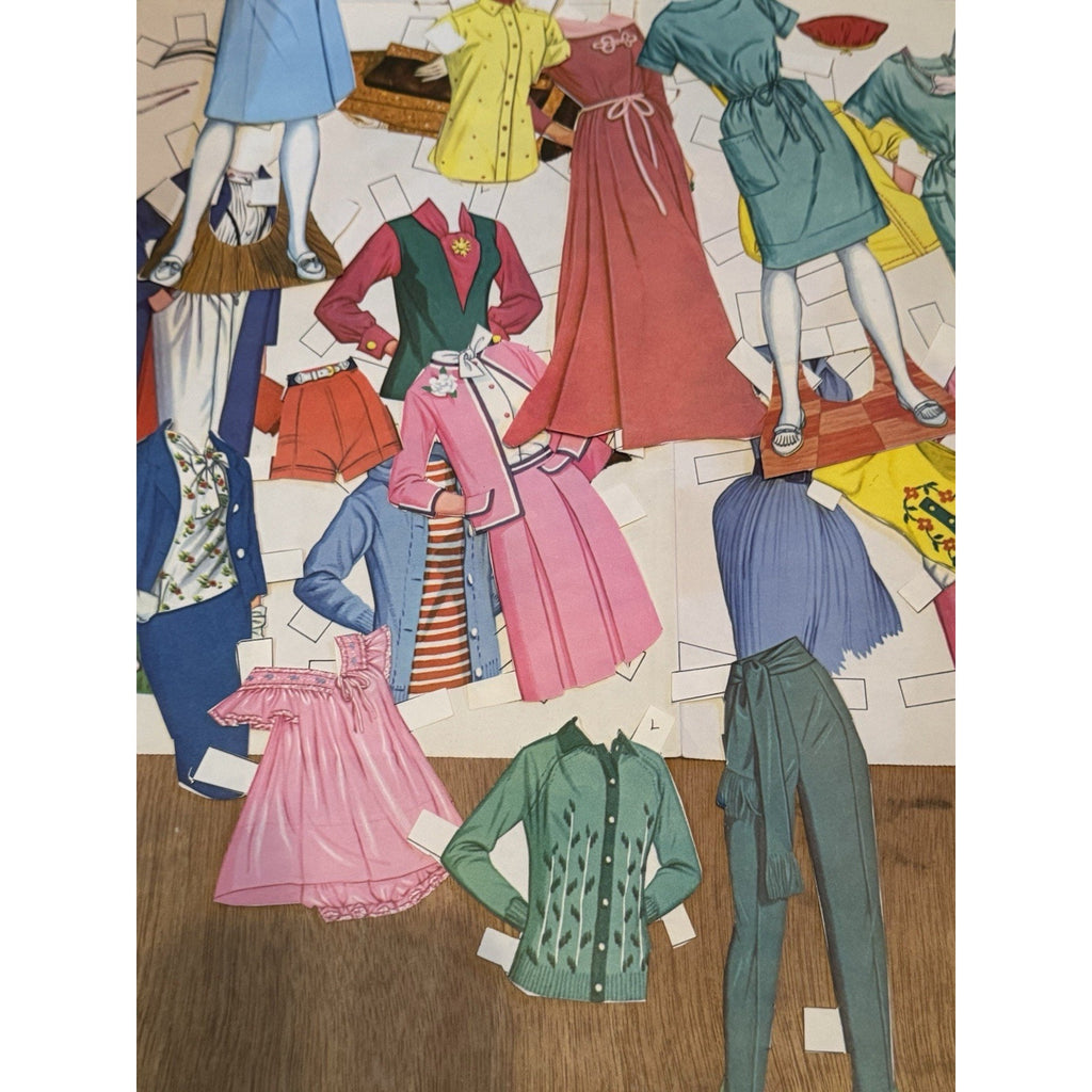 The Nurses Cut Outs Whitman Publishing (1975) 2 Paper Dolls w/ Clothing