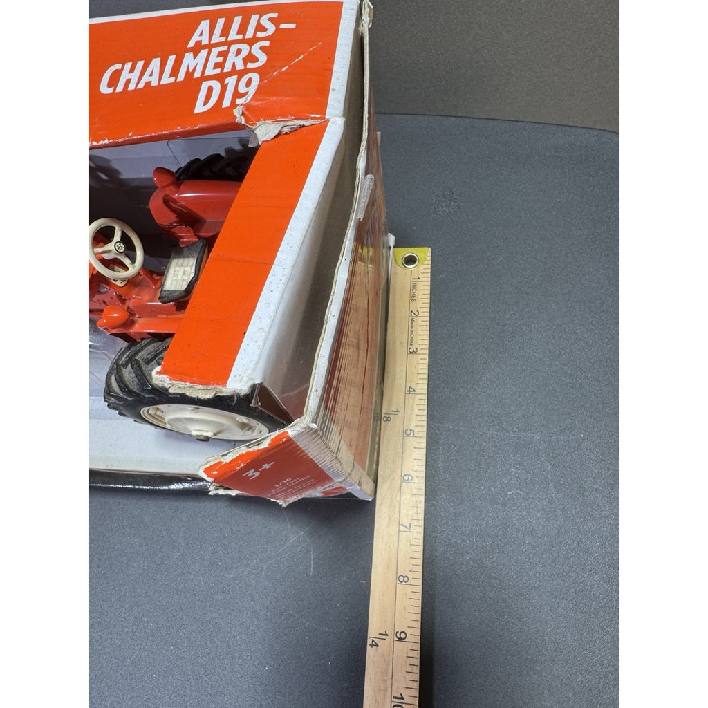 ERTL Allis Chalmers D19 Tractor 1:16 Diecast Model 16311 Orange w/ Box