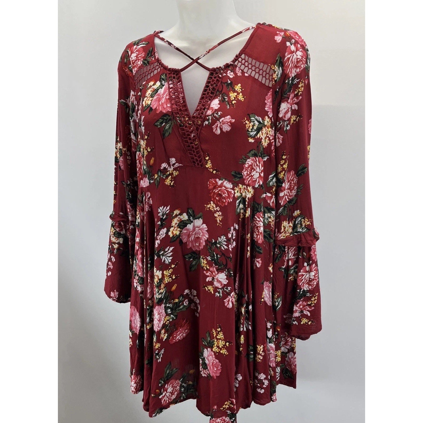 Umgee Wine ruffled embroidered Boho keyhole Swing dress Size Small