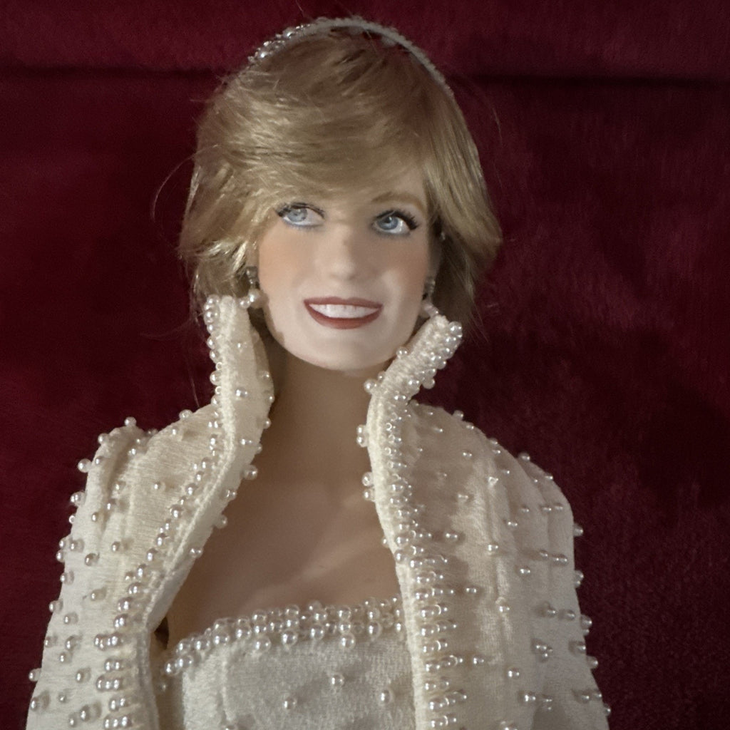 Diana Princess Porcelain Portrait Doll - Franklin Mint, White Pearl Dress