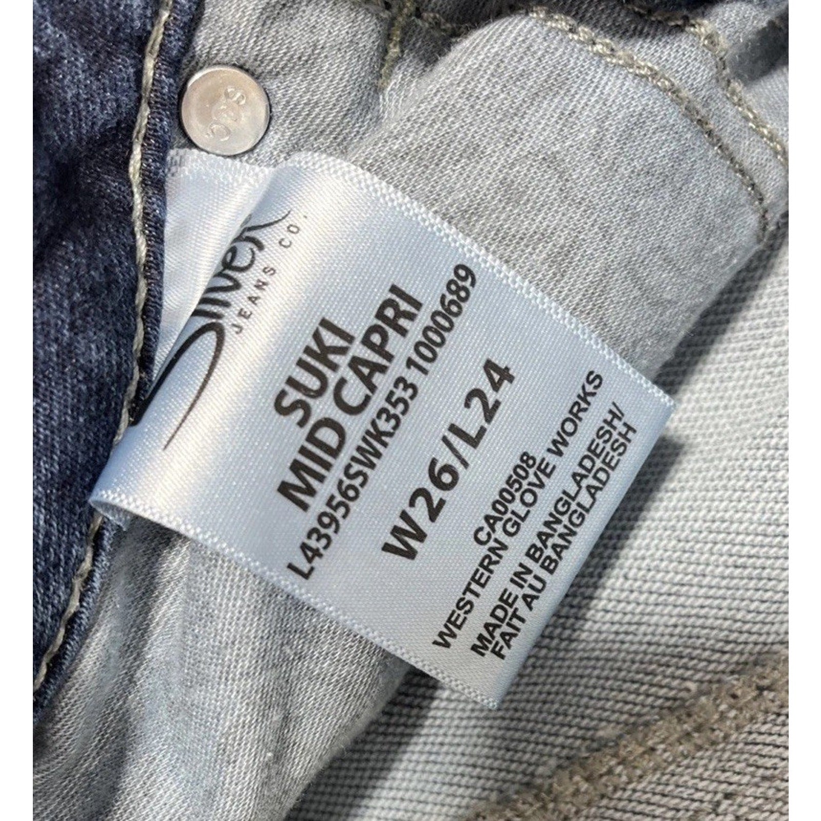 Silver Jeans Suki Mid Capri Womens Joga Size 26/24 Medium Wash Stretch Distress