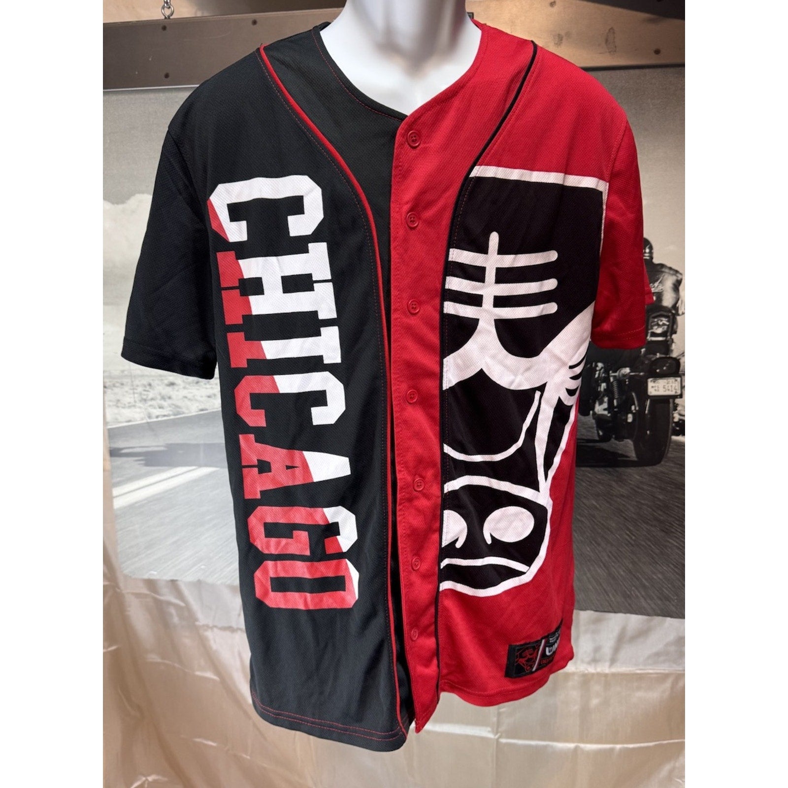 Chicago Bulls Jersey Medium NBA Button Up Shirt Short Sleeve Red Black UNK NWT