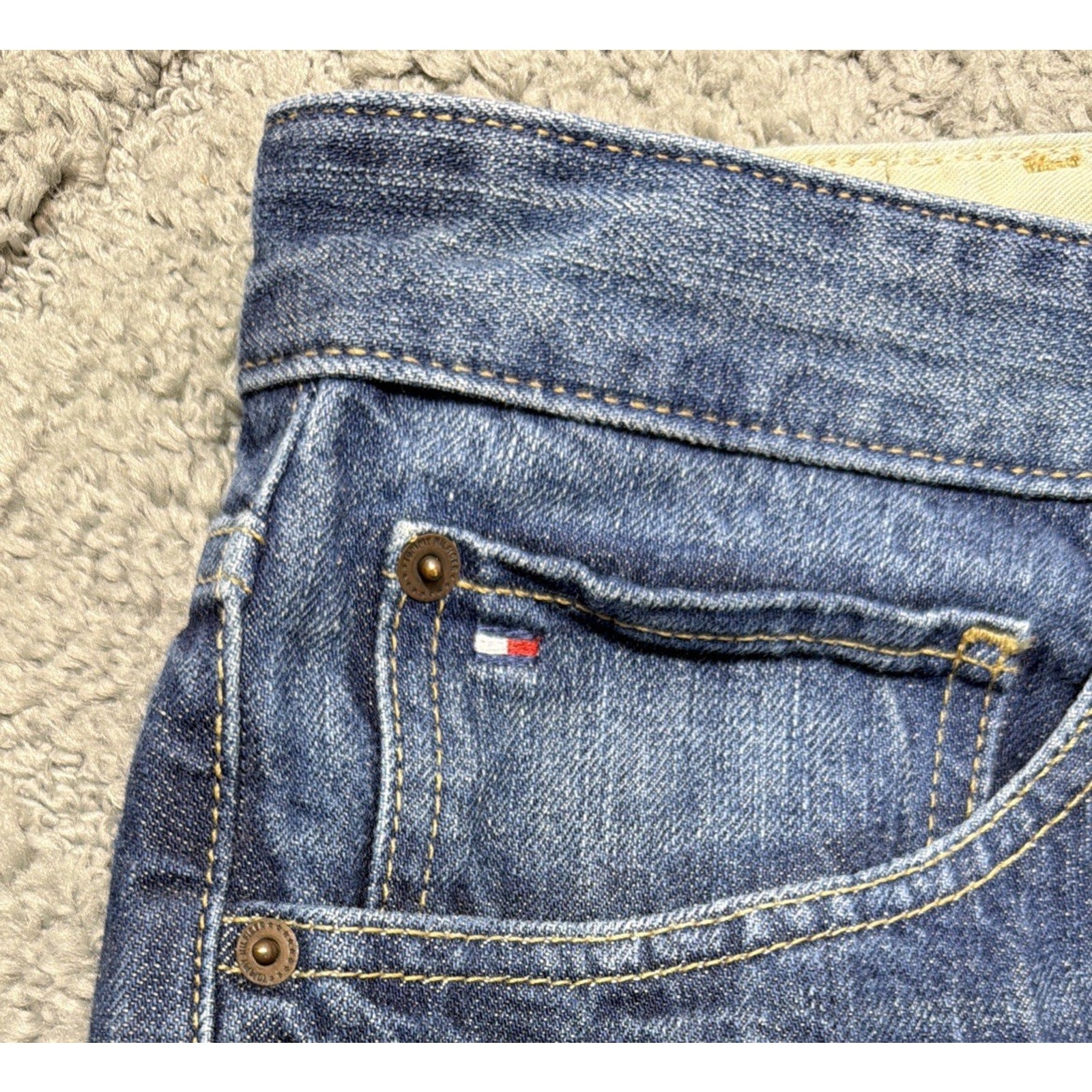 Men's 38x28 Tommy Hilfiger Relaxed Freedom Blue Denim Medium Wash Jeans Baggy