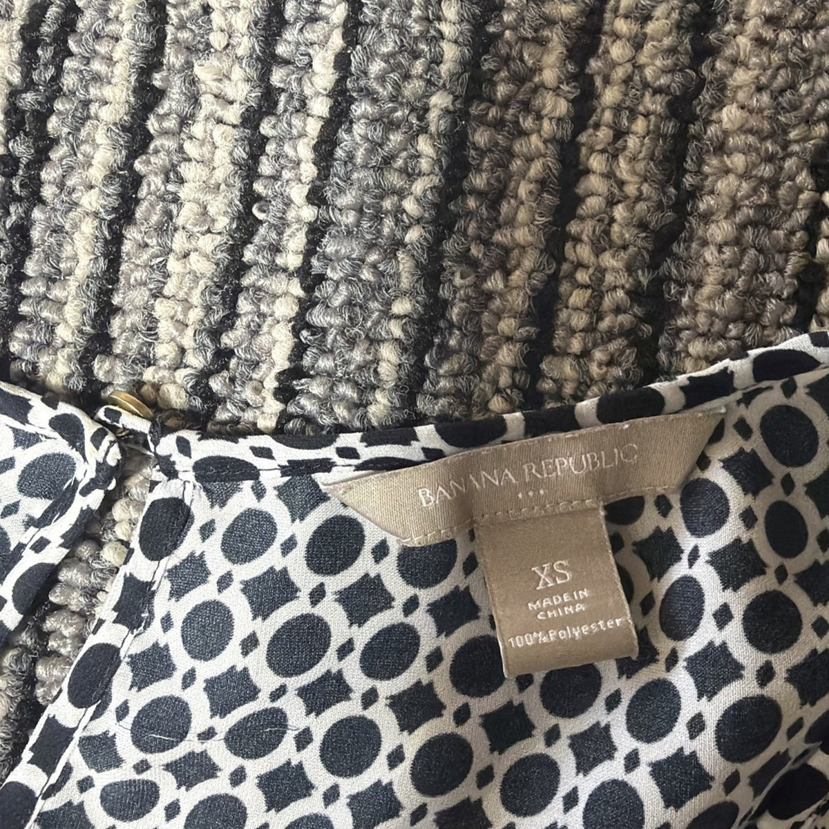 Banana Republic Blouse Top Womens XS Black Geometric Short Sleeve Pocket