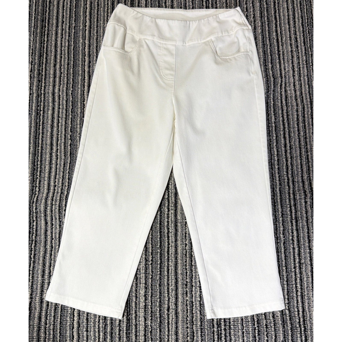 Lauren and Riley Mid Rise Capri White Pull On Pants Size Small Stretch