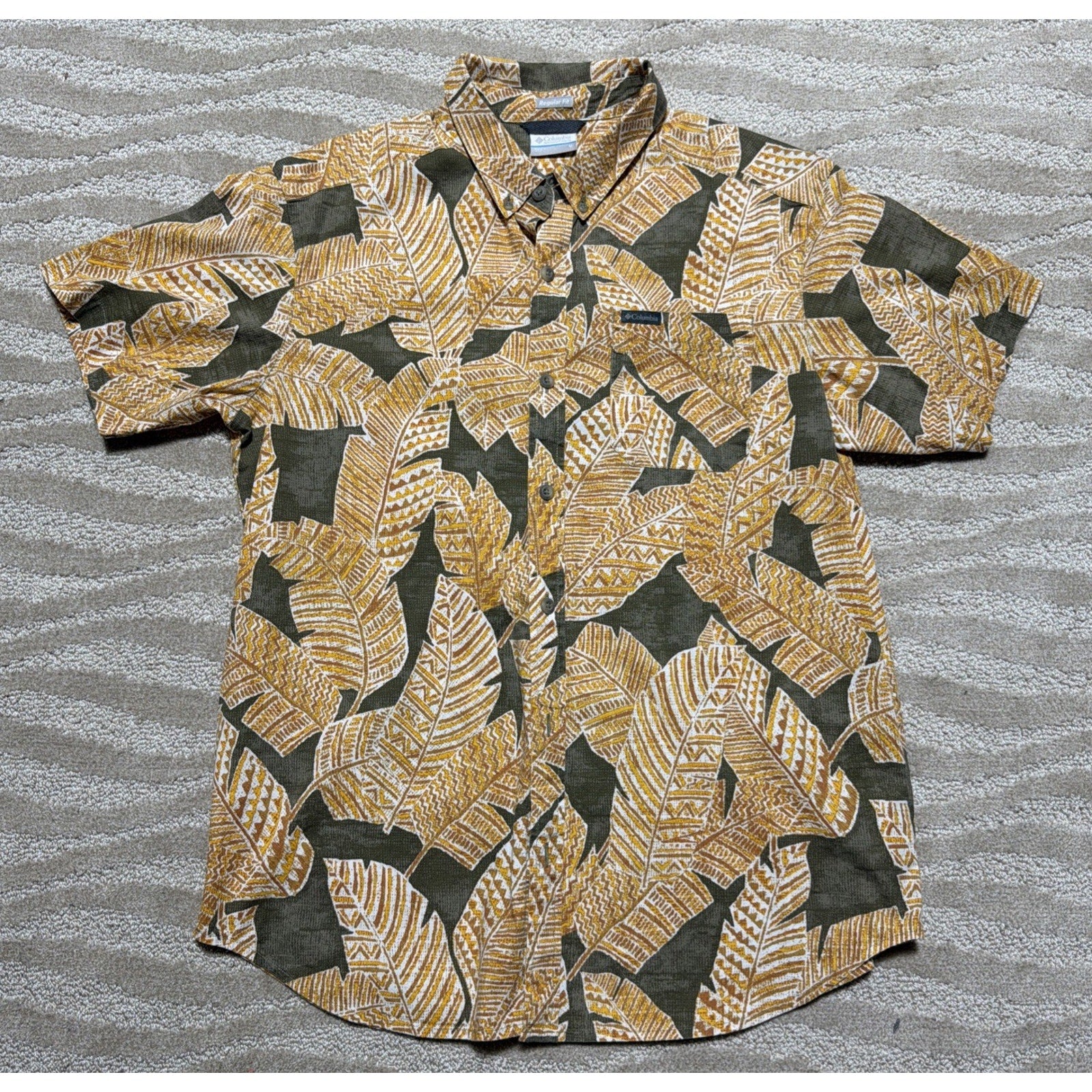 Men's Columbia Hawaiian Tropical Leaf Shirt M Button Up Shirt Sleeves Collared