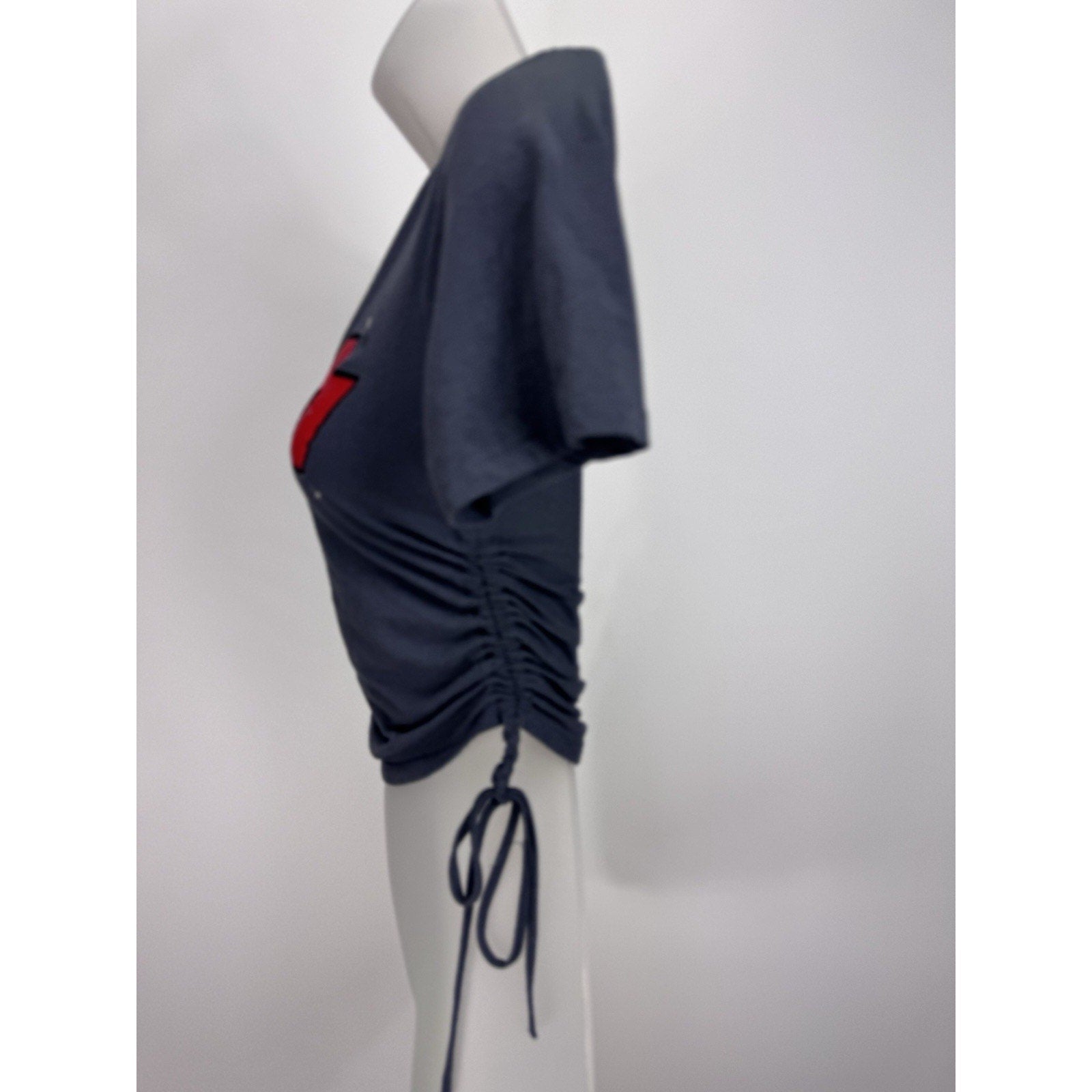KISS Band T-Shirt Women’s Size X-Small Short Sleeve Gray Red Cinch Tie On Sides