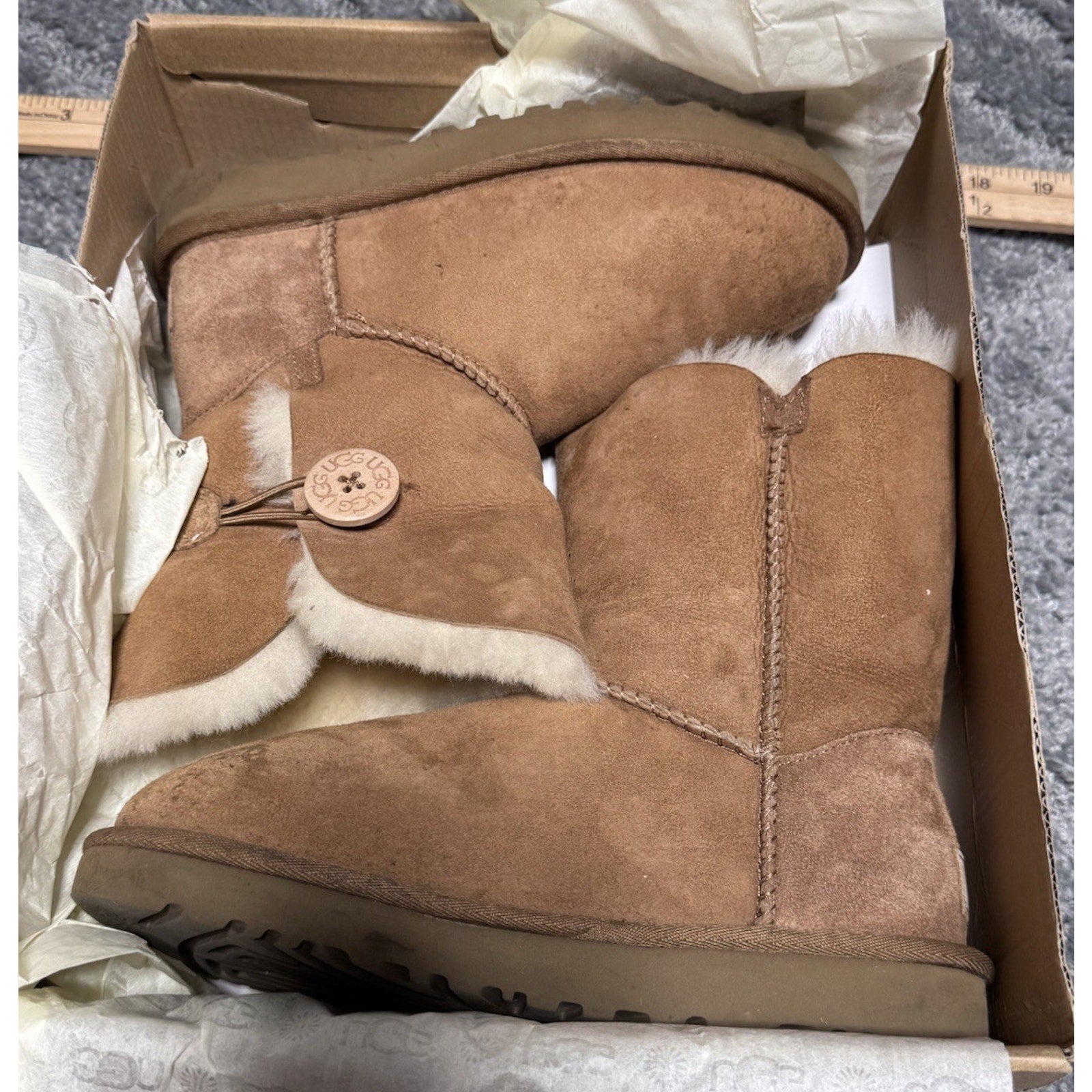 Ugg W Bailey Button II Women’s Size 6 New In Box Check Pictures Damaged Box