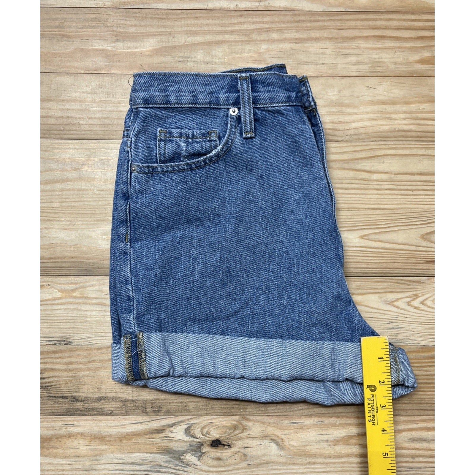 BDG Urban Outfitters Mom High Rise Cuffed Blue Denim Shorts Pockets Women’s 30