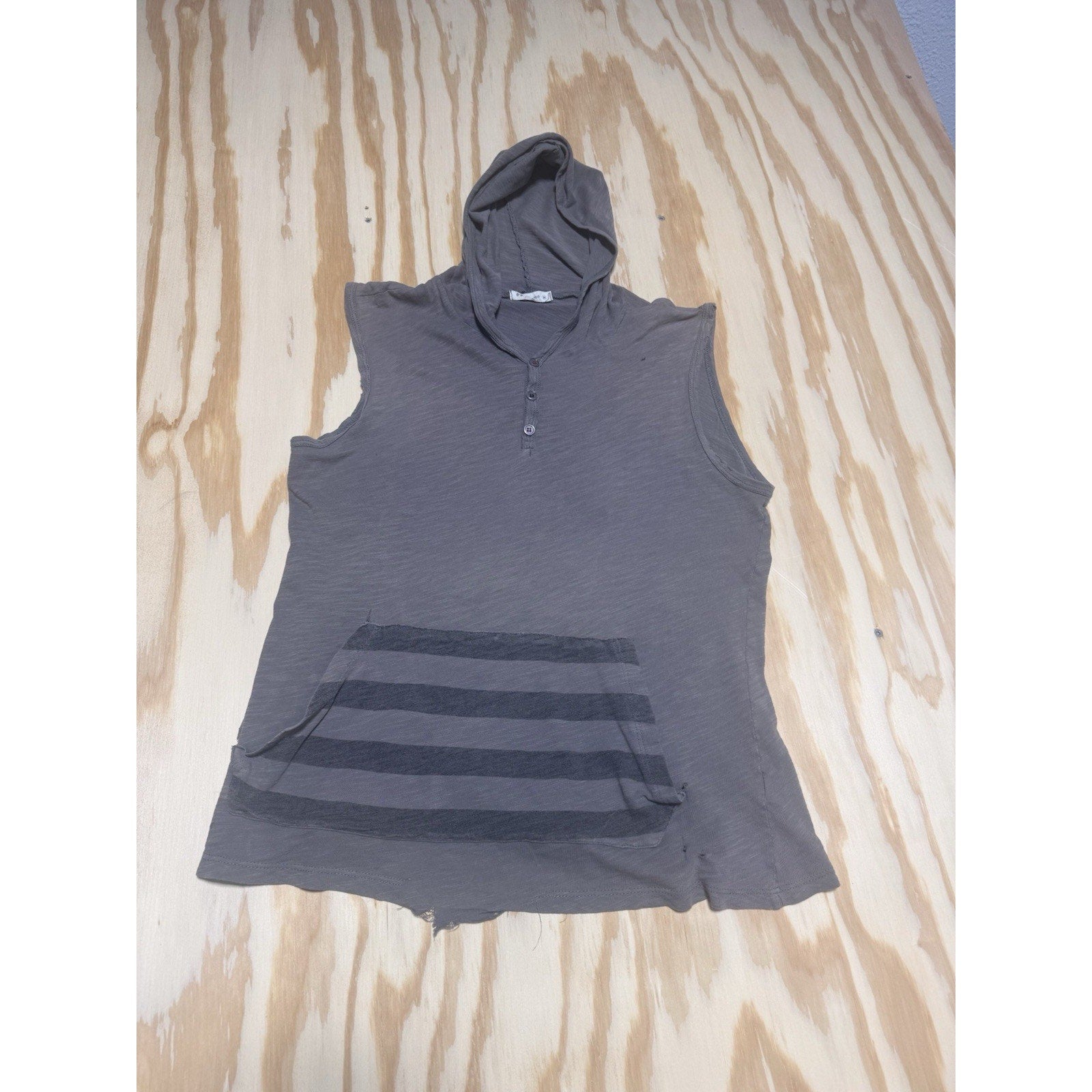 Epitome Distressed Short Sleeve Hoodie Gray Striped Front Pocket Men’s Size M US