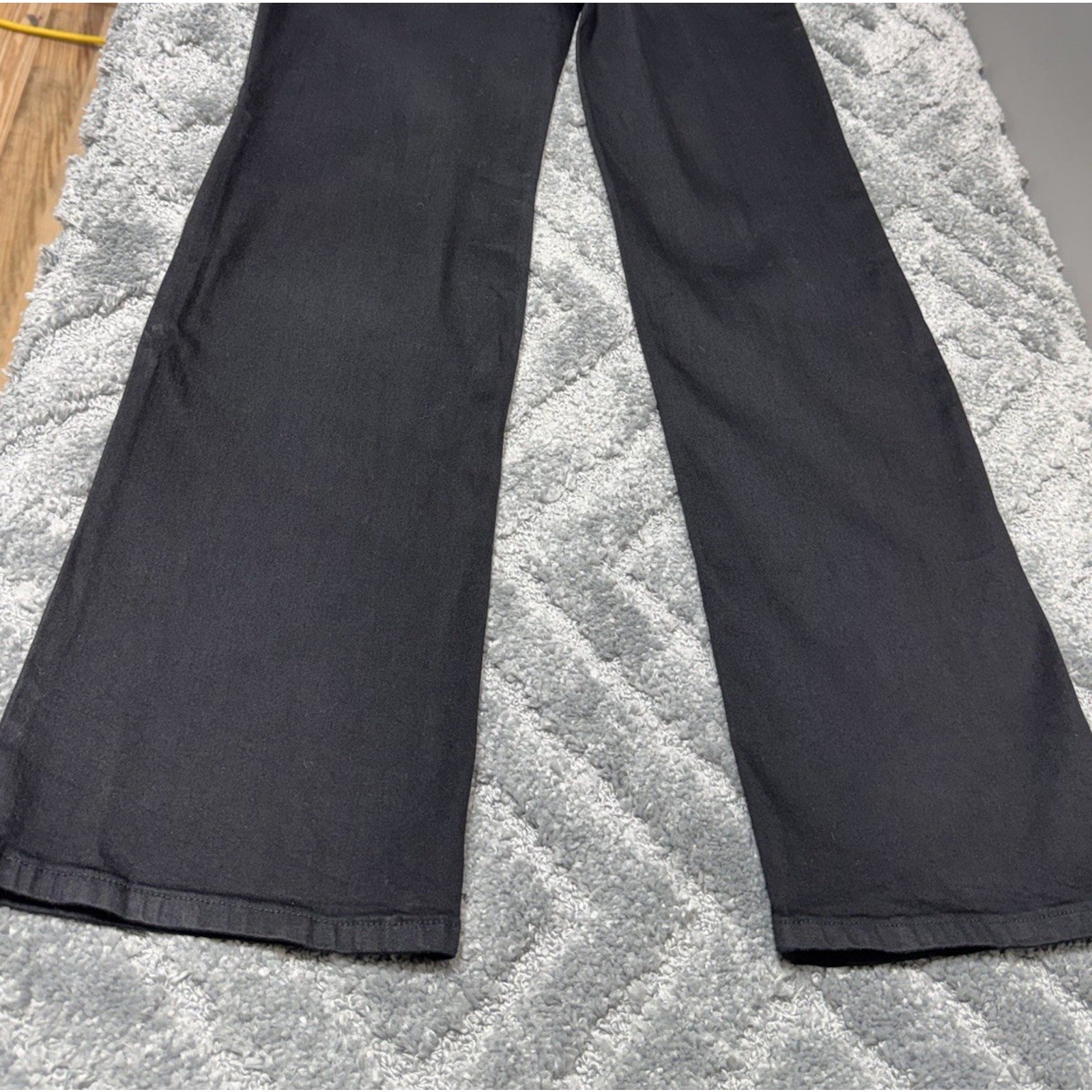 Edikted Black Women's Cut Out Belt Low Rise Flare Jeans Size Large 32”X32”