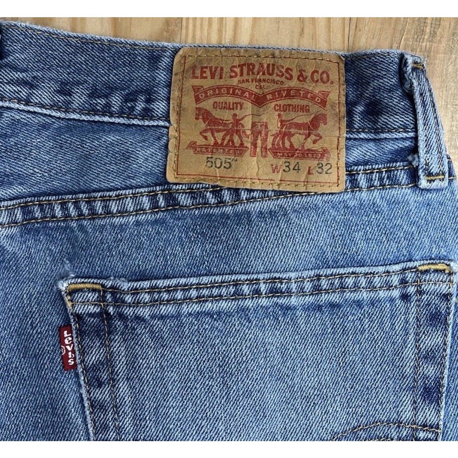 Levis 505 Jeans Mens 34X32 Blue Medium Wash Mid Rise Straight Cotton Denim