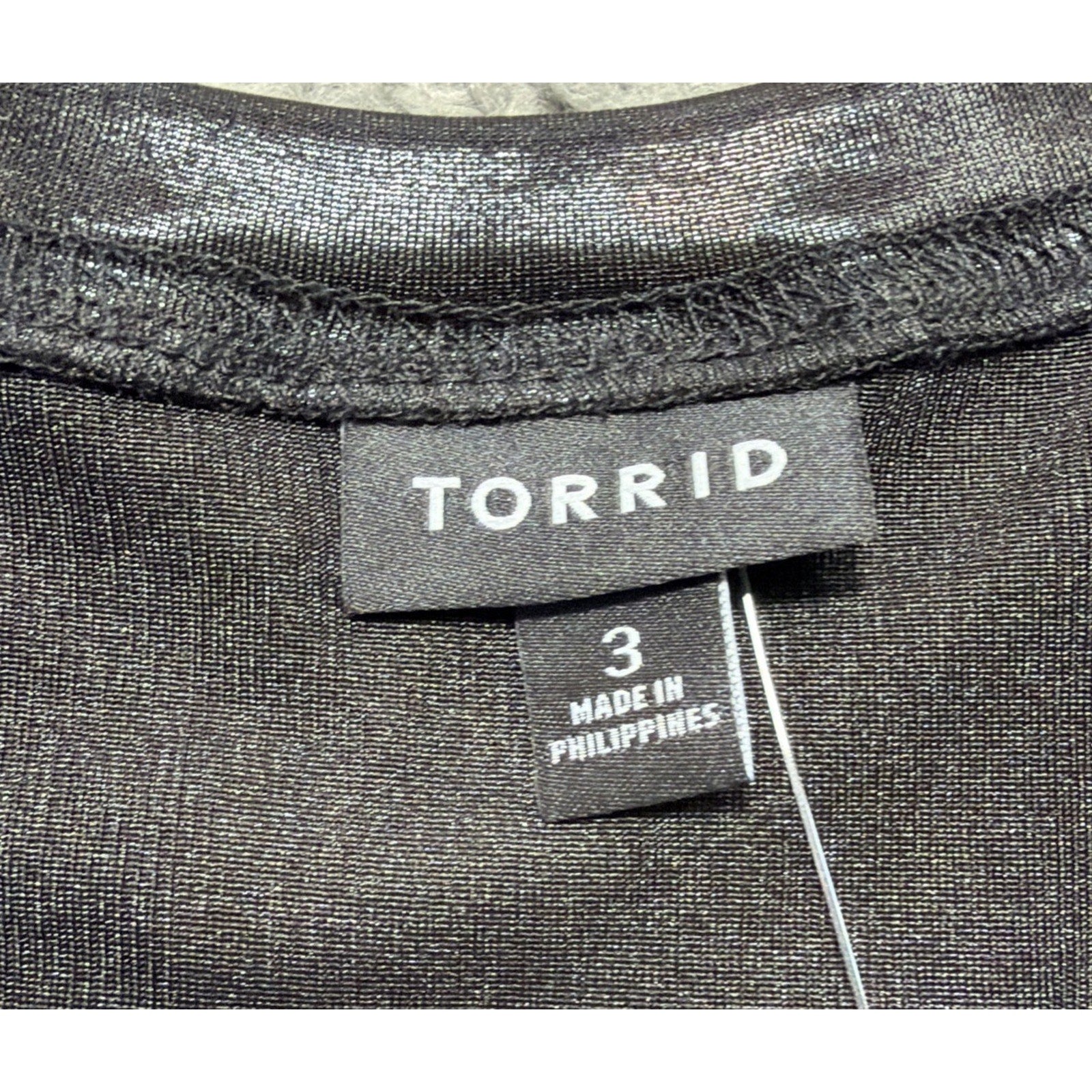 Torrid Metallic Foil Black Womens T-Shirt Size 3 Round Neck Short Sleeve Top NWT