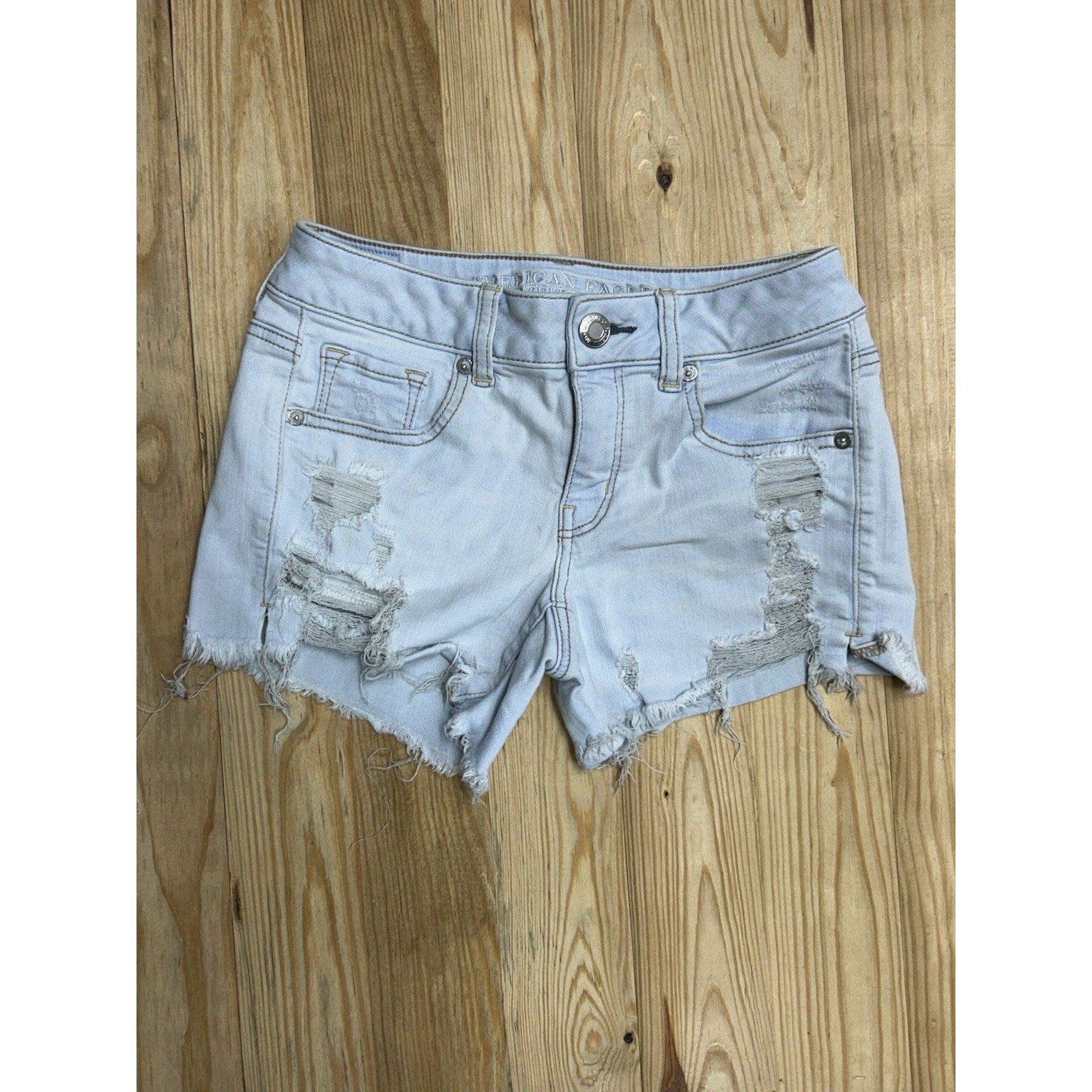 American Eagle Outfitters Midi Denim Light Blue Short Size 4