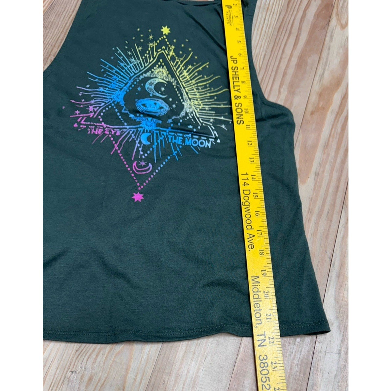 No Boundaries Tank Juniors Size Medium (7-9) Green Graphic “The Eye The Moon”